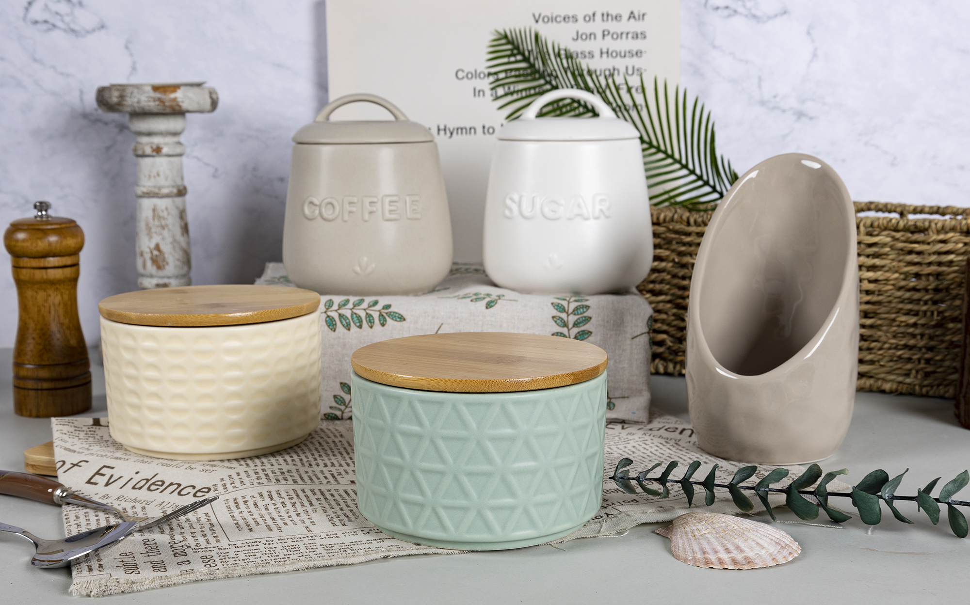 CHANGSHA HAPPY GO Fruit-Shaped Embossed Ceramic Dinnerware Set with Pepper, Banana, Pear and Leaf Designs for Creative Dining |happygodinnerware.com
