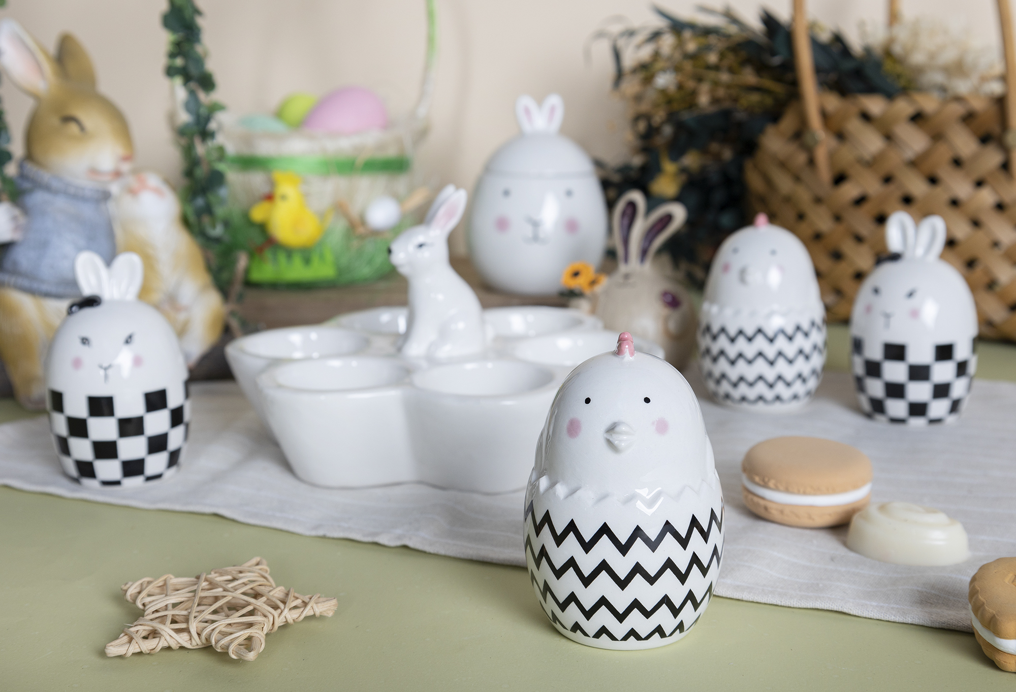 CHANGSHA HAPPY GO Christmas-Themed Embossed Ceramic Mug and Pitcher Set – Santa, Snowman, and Holiday Icon Designs for Festive Use |happygodinnerware.com