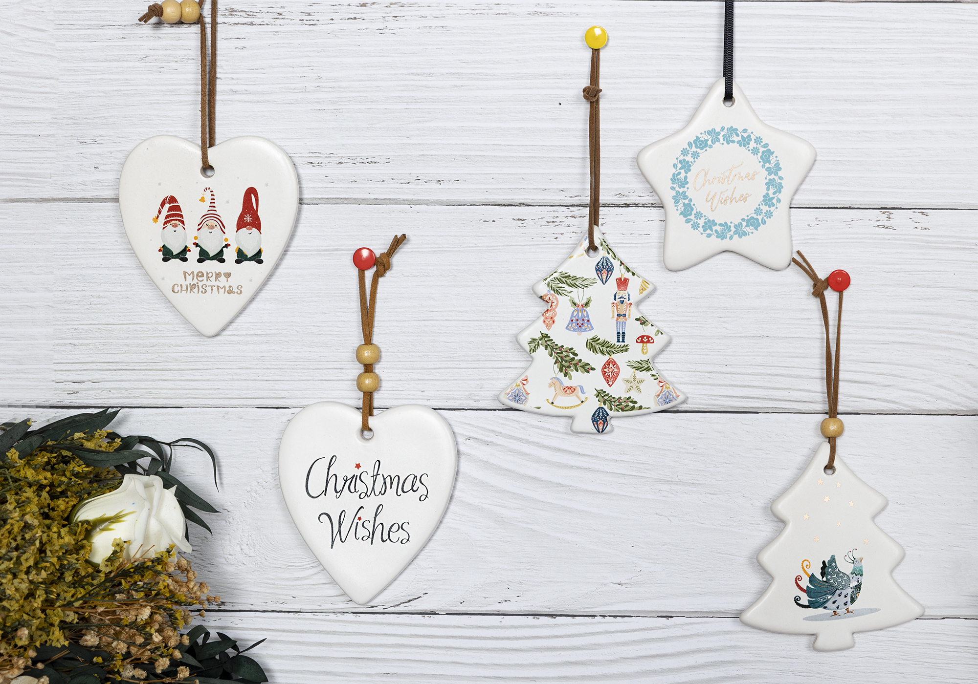 CHANGSHA HAPPY GO Christmas-Themed Ceramic Hanging Ornaments Set with Decal Designs – Heart, Tree, Star Shapes for Holiday Decoration |happygodinnerware.com