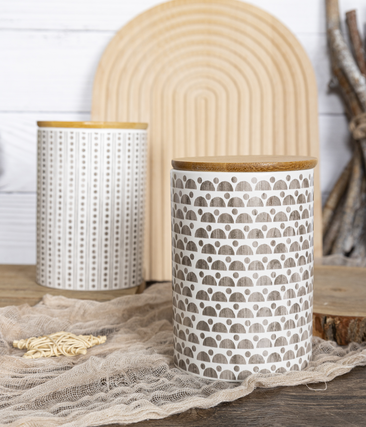 CHANGSHA HAPPY GO Modern Embossed and Decal Ceramic Kitchen Canister Set – Black and White Storage Jars with Bamboo and Ceramic Lids for Coffee, Tea and More |happygodinnerware.com