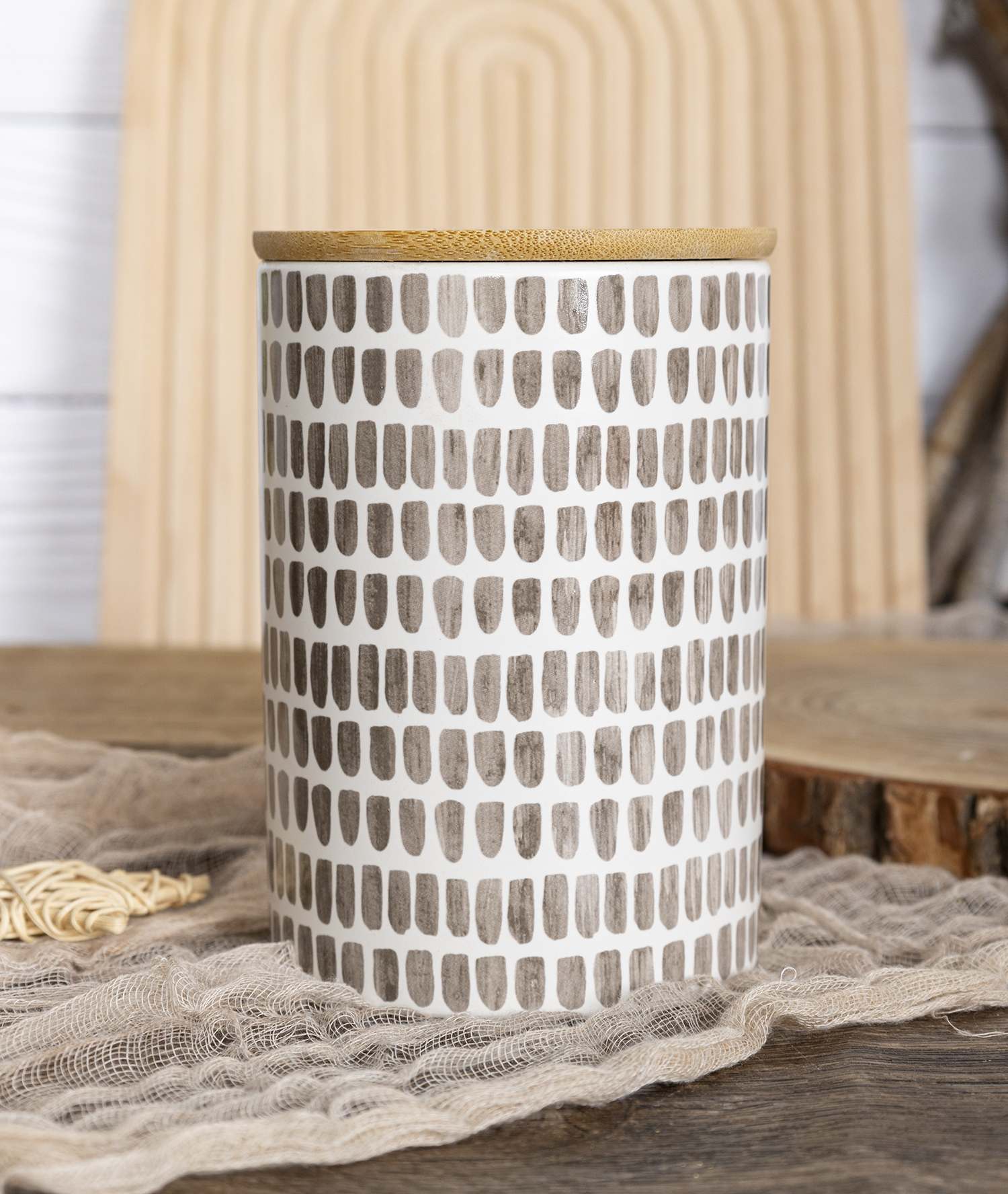 CHANGSHA HAPPY GO Modern Embossed and Decal Ceramic Kitchen Canister Set – Black and White Storage Jars with Bamboo and Ceramic Lids for Coffee, Tea and More |happygodinnerware.com