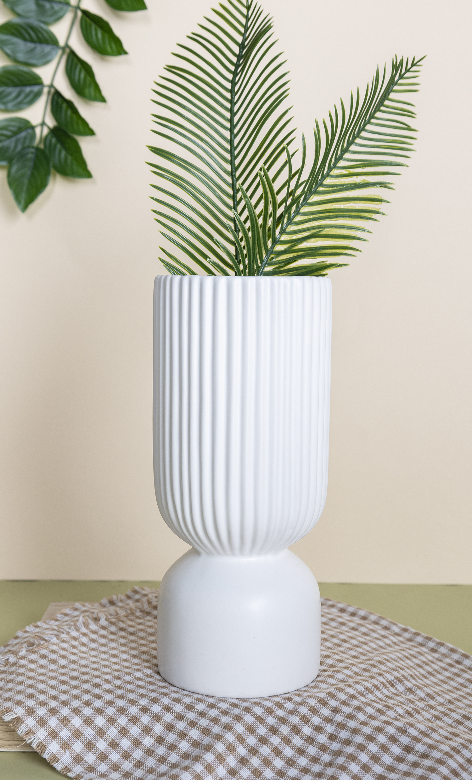 CHANGSHA HAPPY GO Creative Embossed Watermelon-Shaped Ceramic Bowl Set with Vivid Green Stripes and Leaf Handle |happygodinnerware.com