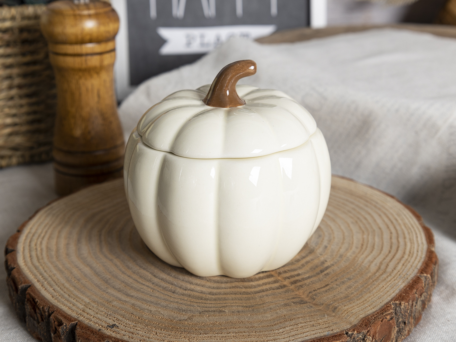 CHANGSHA HAPPY GO Embossed Ceramic Pumpkin-Shaped Casserole and Bowl Set with Handles – Fall Harvest Style in Assorted Sizes |happygodinnerware.com