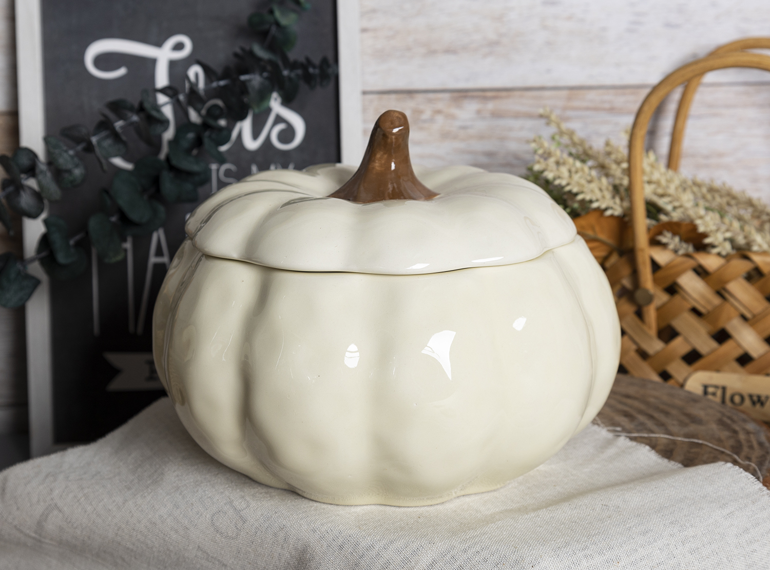 CHANGSHA HAPPY GO Embossed Ceramic Pumpkin-Shaped Casserole and Bowl Set with Handles – Fall Harvest Style in Assorted Sizes |happygodinnerware.com