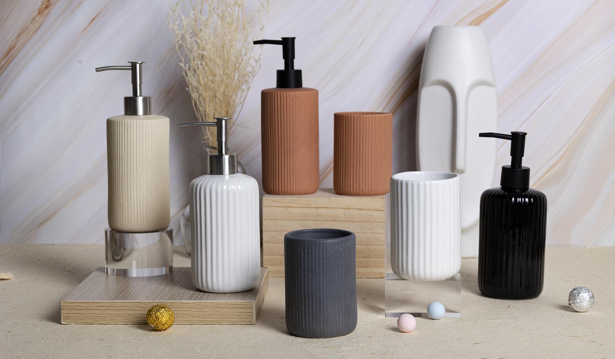 CHANGSHA HAPPY GO Modern Ribbed Ceramic Bathroom Set – Nordic Style Soap Dispenser & Tumbler with Matte and Glossy Finish|happygodinnerware.com
