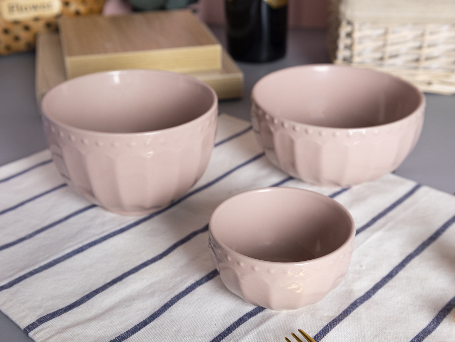 CHANGSHA HAPPY GO Pink Embossed Stoneware British Afternoon Tea and Dinnerware Set with Romantic Pastel Tone  |happygodinnerware.com