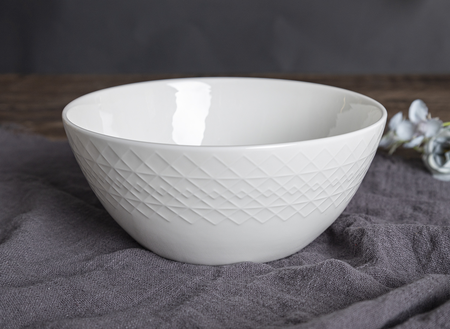 CHANGSHA HAPPY GO Diamond-Pattern Embossed Bone China Dinner Set with Glossy Finish for Luxury Kitchen and Restaurant Use |happygodinnerware.com