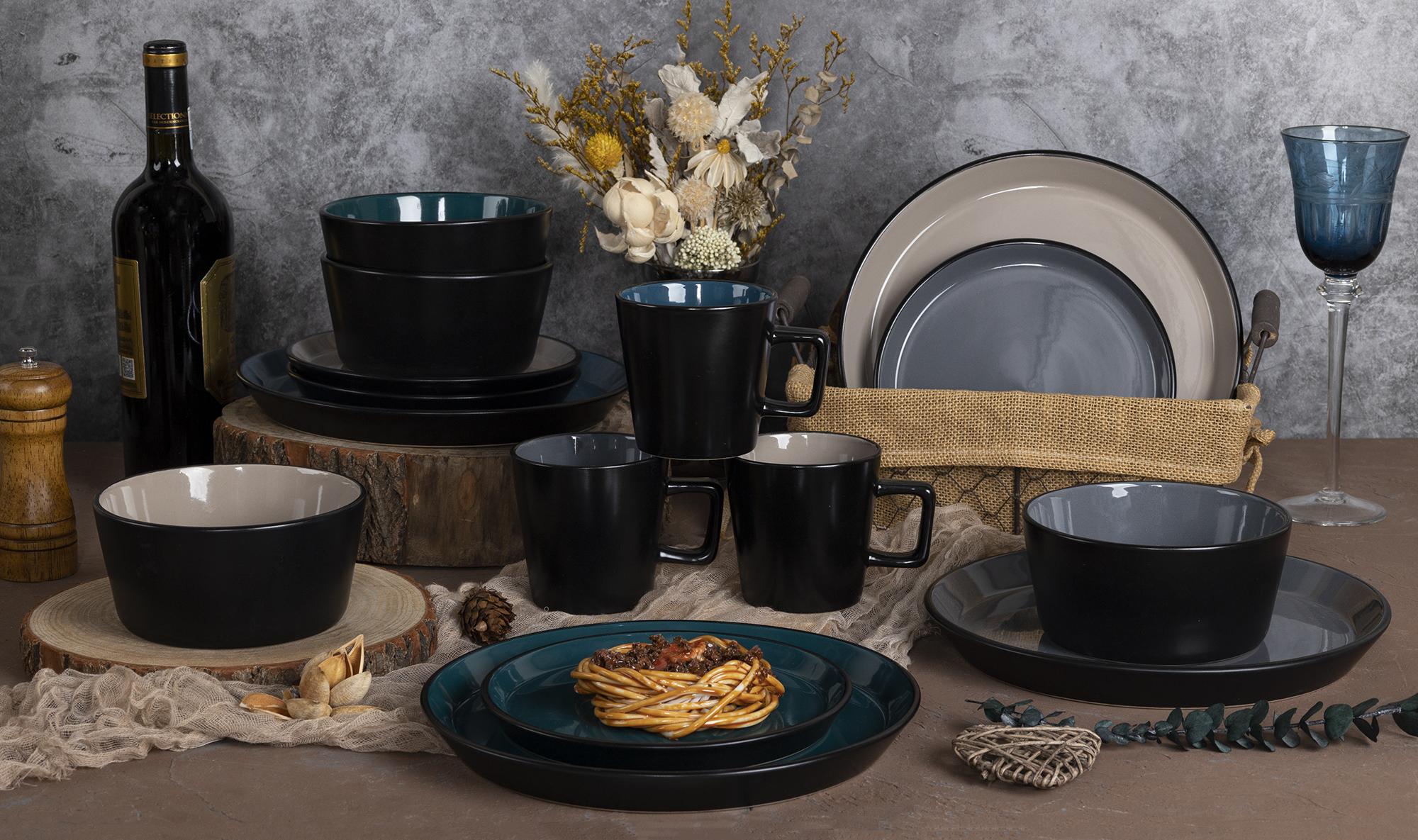 CHANGSHA HAPPY GO  Modern Matte Stoneware Dinnerware Set with Deep Glazed Finish and Dual-Tone Contrast |happygodinnerware.com