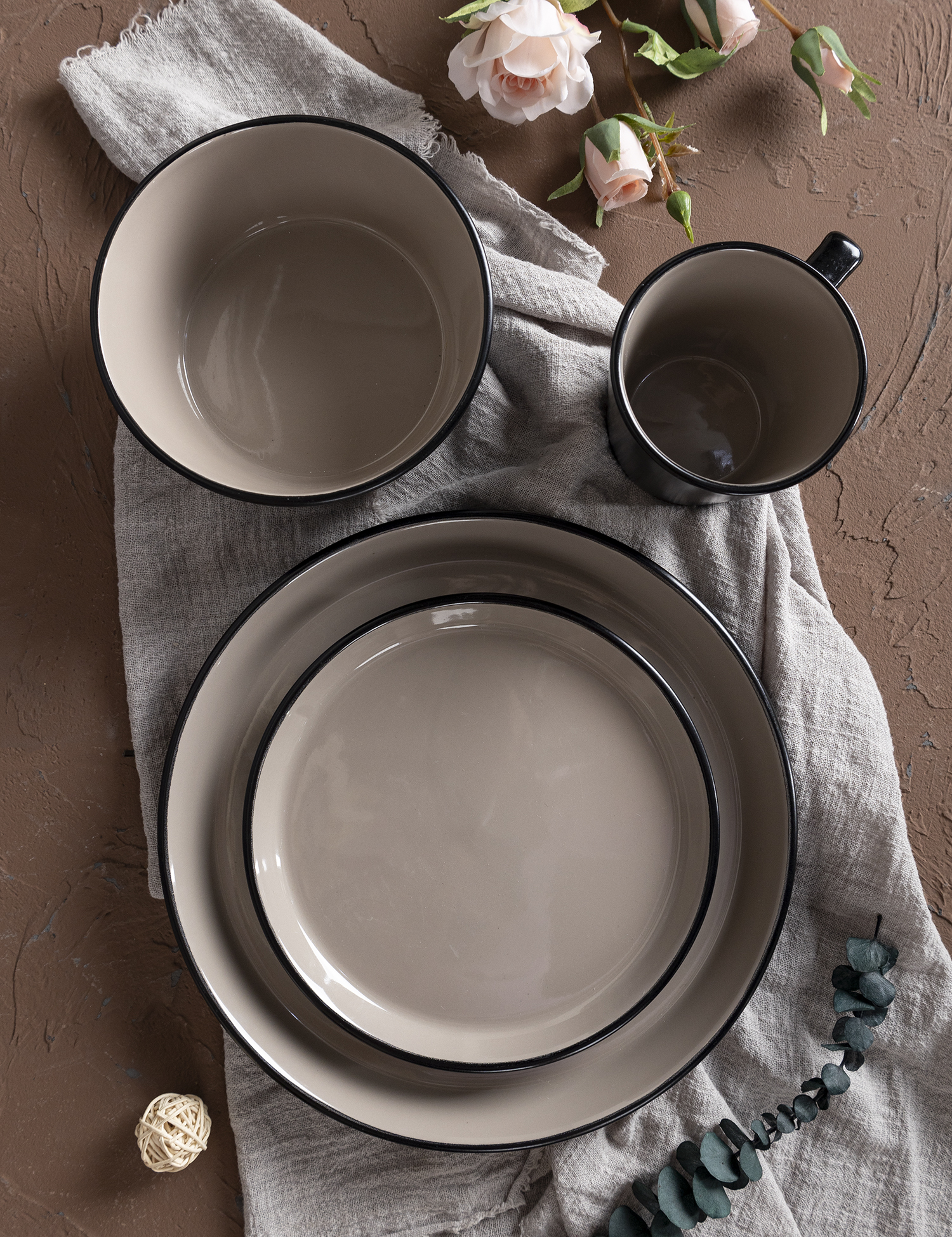 CHANGSHA HAPPY GO  Modern Matte Stoneware Dinnerware Set with Deep Glazed Finish and Dual-Tone Contrast |happygodinnerware.com