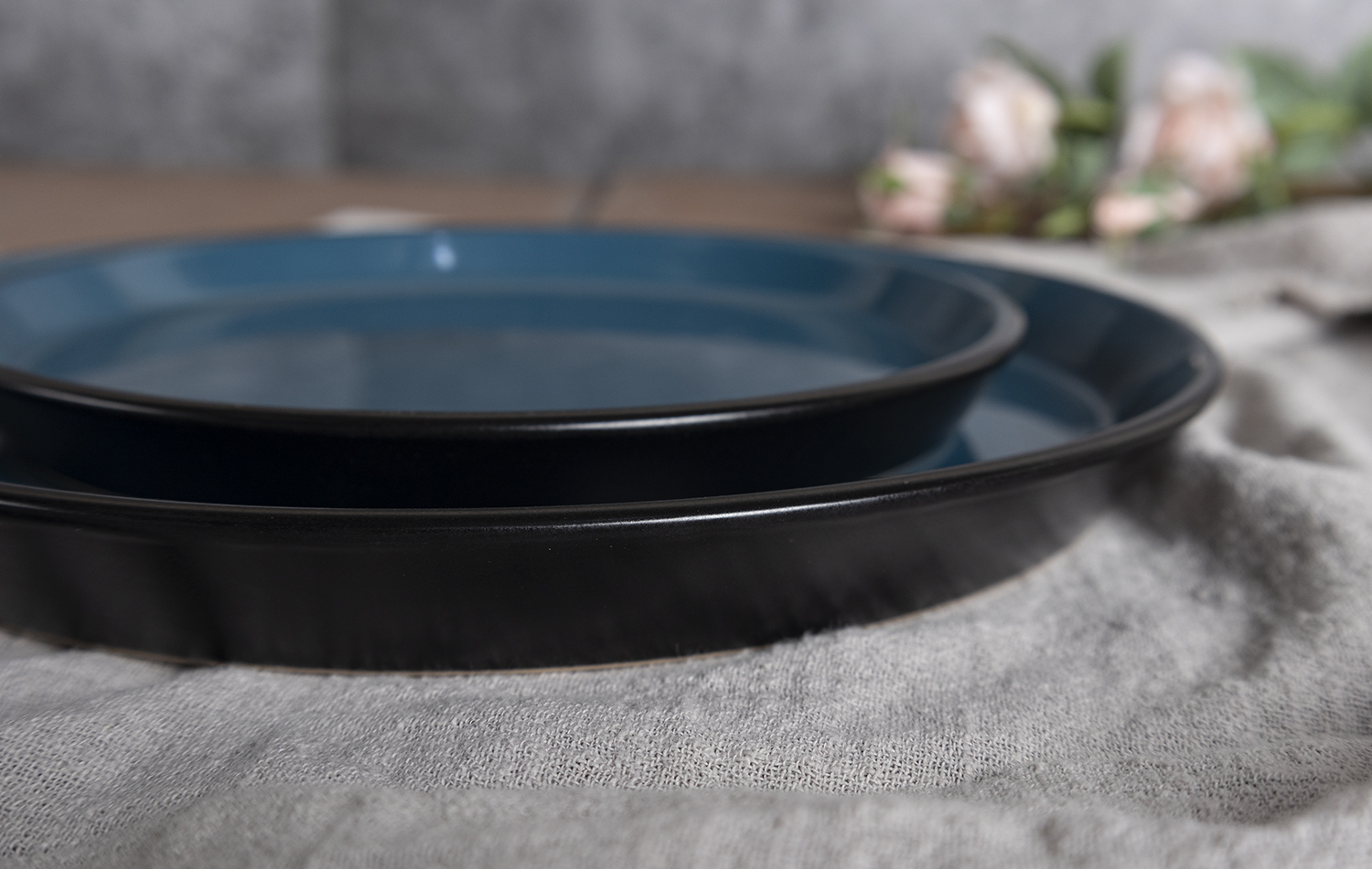 CHANGSHA HAPPY GO  Modern Matte Stoneware Dinnerware Set with Deep Glazed Finish and Dual-Tone Contrast |happygodinnerware.com