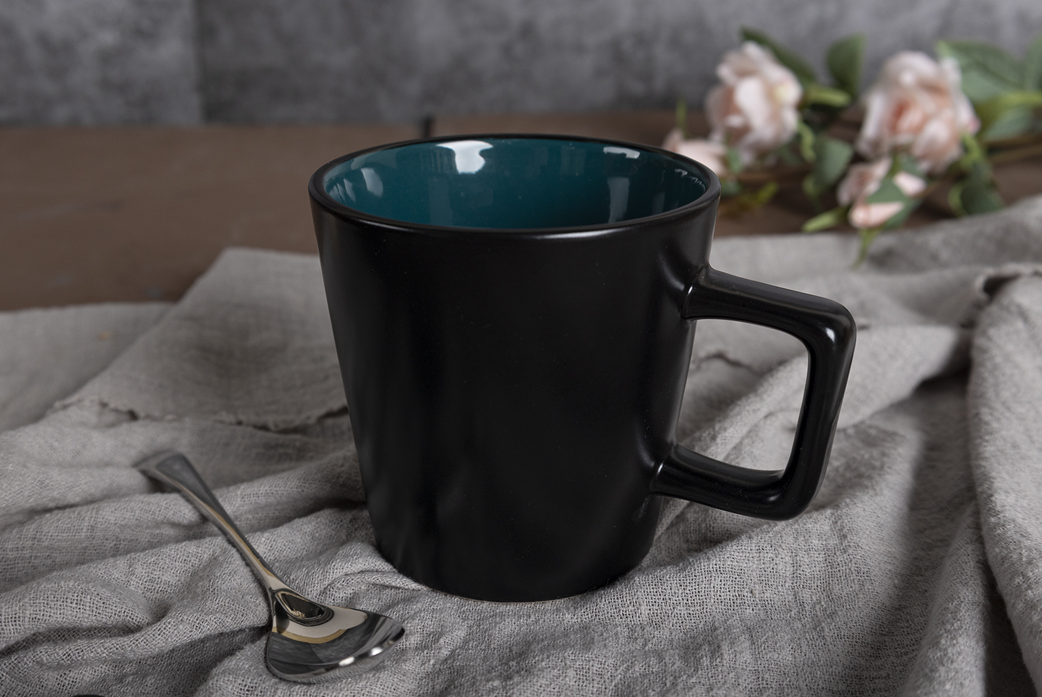 CHANGSHA HAPPY GO  Modern Matte Stoneware Dinnerware Set with Deep Glazed Finish and Dual-Tone Contrast |happygodinnerware.com