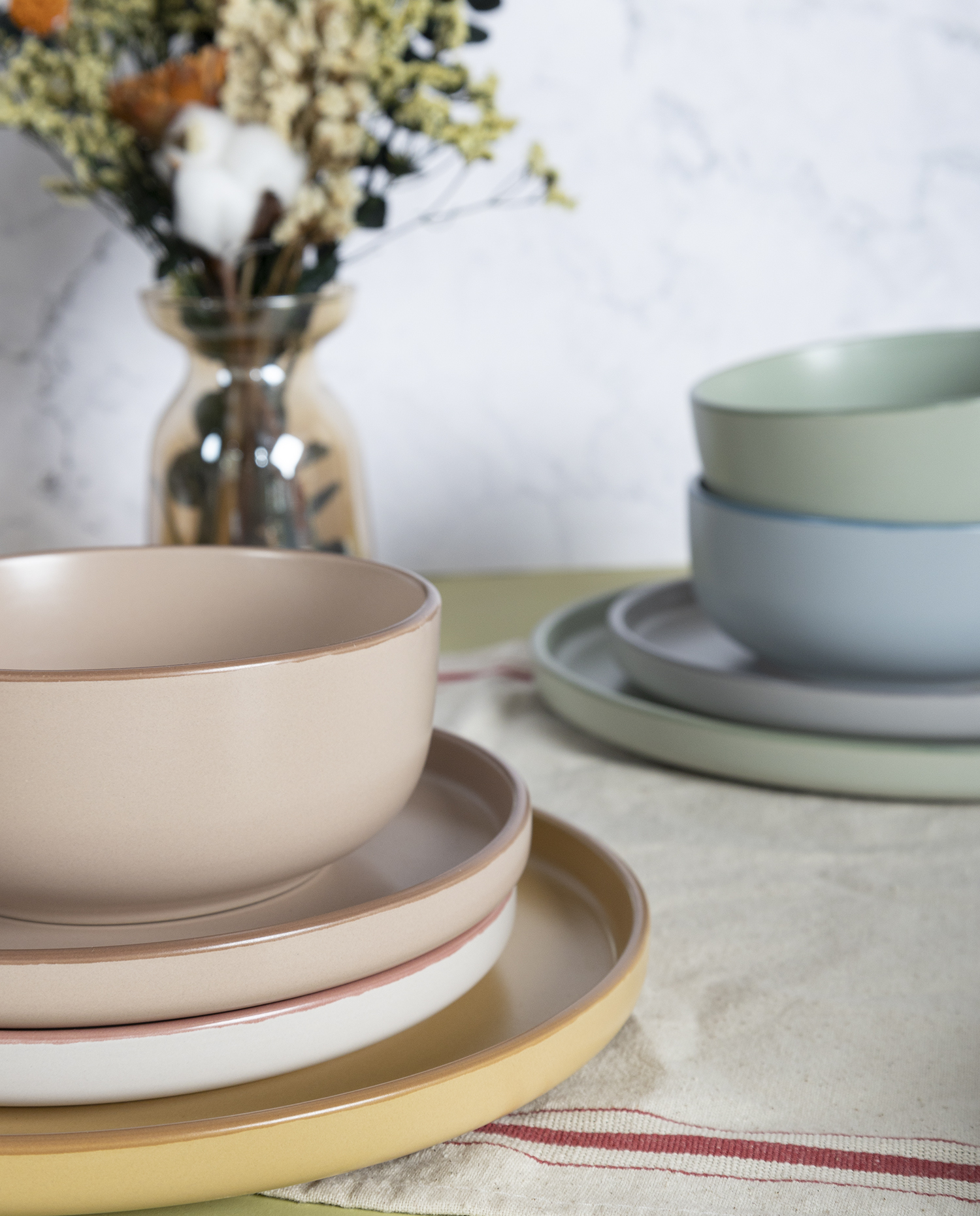 CHANGSHA HAPPY GO  Pastel Colored Matte Stoneware Dinnerware Set with Smooth Glaze Finish for Modern Table Setting |Dopamine Series Ceramics|happygodinnerware.com