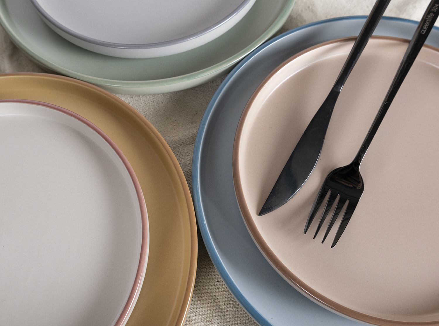 CHANGSHA HAPPY GO  Pastel Colored Matte Stoneware Dinnerware Set with Smooth Glaze Finish for Modern Table Setting |Dopamine Series Ceramics|happygodinnerware.com