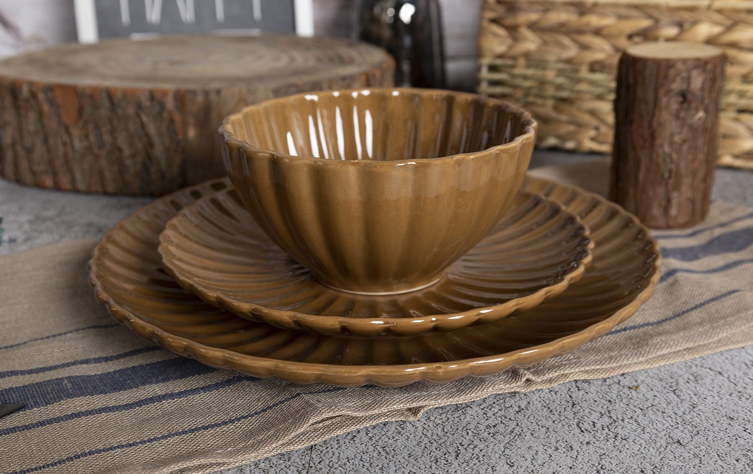 CHANGSHA HAPPY GO  Vintage Farmhouse Stoneware Tableware Set with Ribbed Embossed Design in Fall Colors |happygodinnerware.com