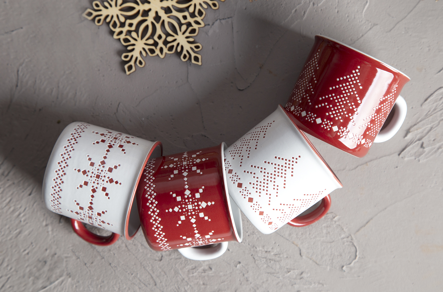 CHANGSHA HAPPY GO Christmas Stoneware Mugs with Under-Glaze Screen Print Designs | happygodinnerware.com