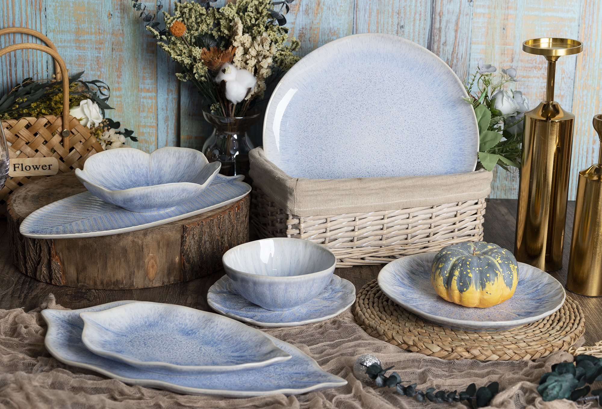 CHANGSHA HAPPY GO  Botanical Leaf-Shaped Blue Reactive Glaze Ceramic Plate Collection with Natural Veining Design |Dopamine Series Ceramics  |happygodinnerware.com