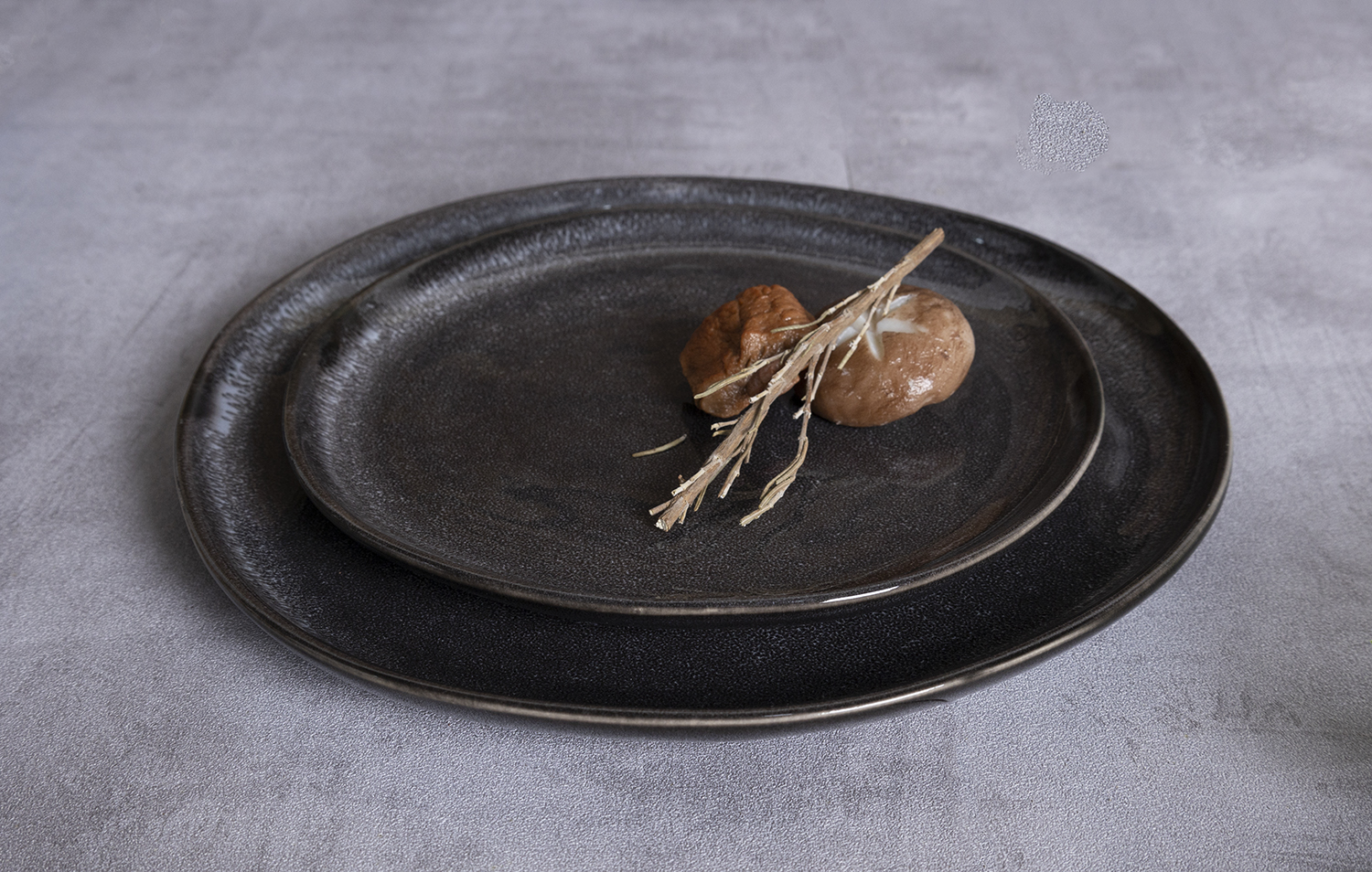 CHANGSHA HAPPY GO Matte Black Reactive Glaze Ceramic Dinnerware Set for Modern Dining          詢問 ChatGPT|happygodinnerware.com