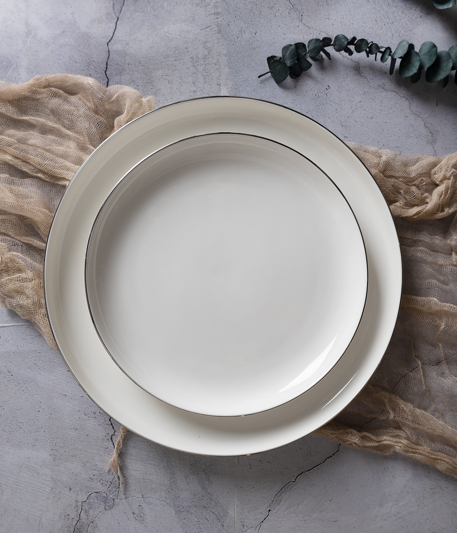 CHANGSHA HAPPY GO Classic Porcelain Dinnerware Set with Silver Accent – Timeless White Tableware for Sophisticated Dining Occasions |happygodinnerware.com