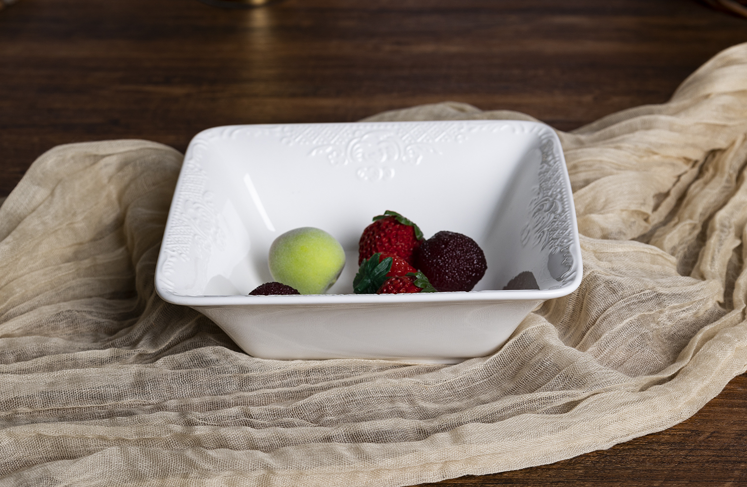 CHANGSHA HAPPY GO  Royal Vintage Embossed White Bone China Dinner Set – Full Tableware Collection for Elegant Dining  |happygodinnerware.com
