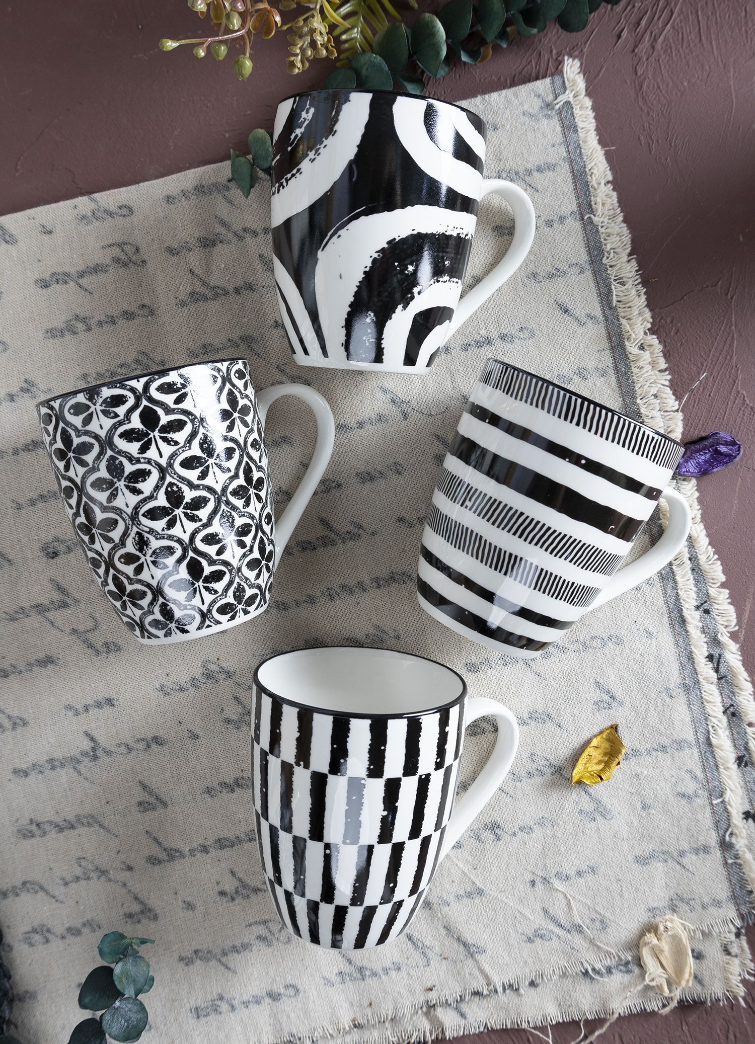 CHANGSHA HAPPY GO  Modern Black and White Contrast Porcelain Dinnerware Set with Bold Graphic Patterns   |happygodinnerware.com