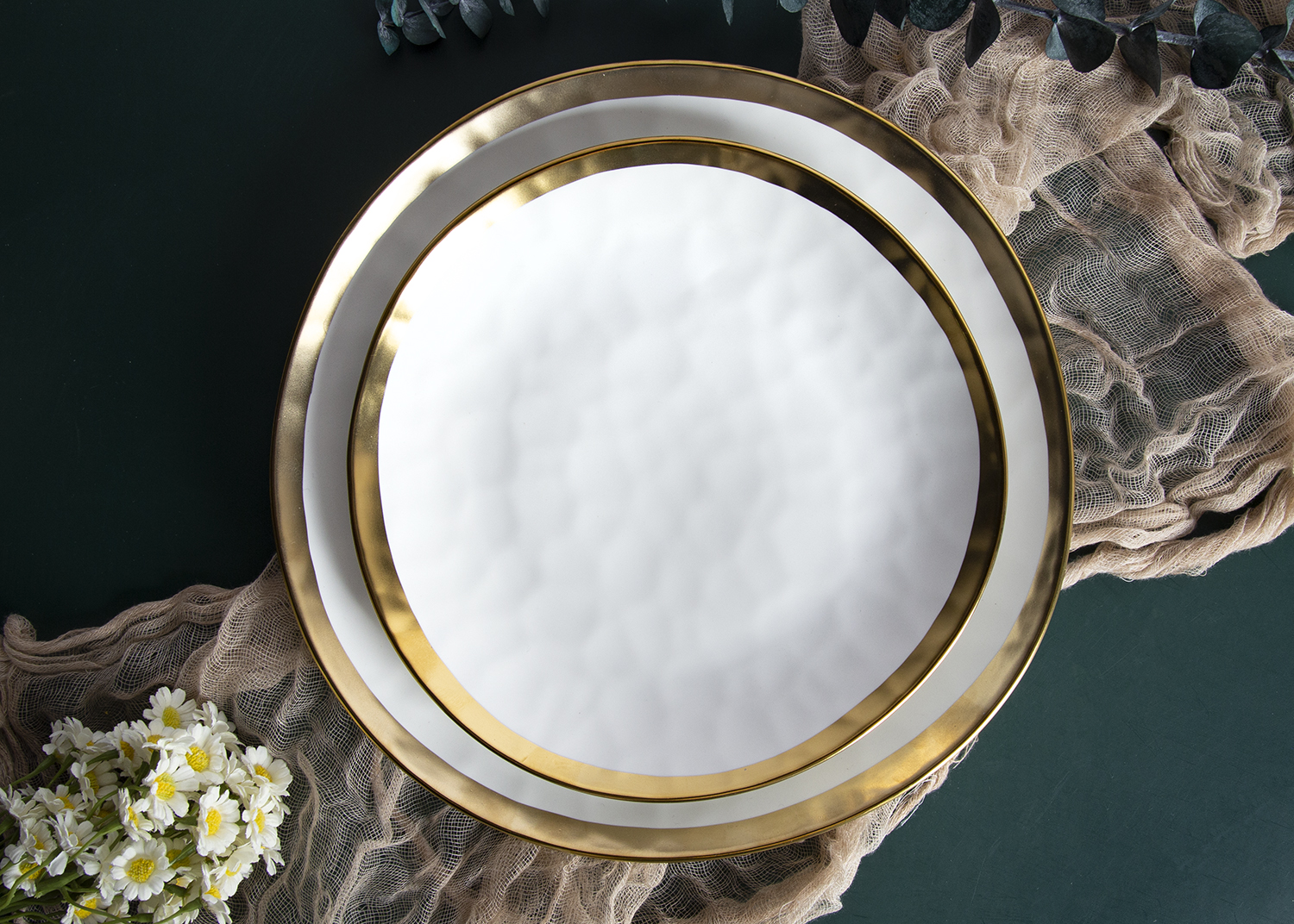 CHANGSHA HAPPY GO New Bone China Embossed Dinnerware with Gold Rim | happygodinnerware.com