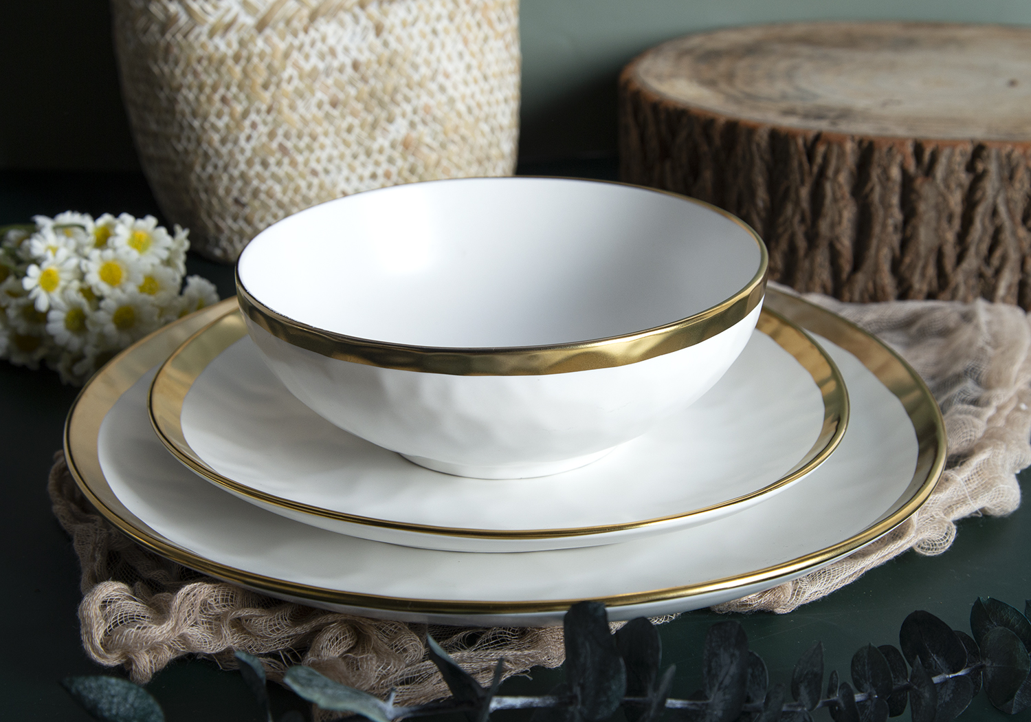 CHANGSHA HAPPY GO New Bone China Embossed Dinnerware with Gold Rim | happygodinnerware.com