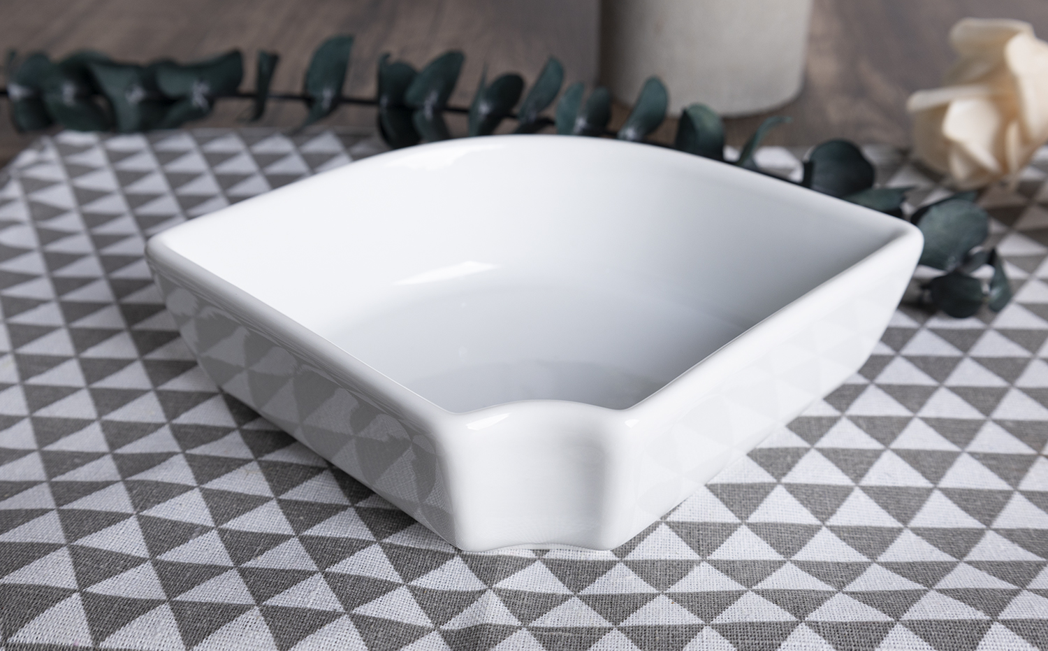 CHANGSHA HAPPY GO  Elegant White Porcelain Serving Platter Set with Modular Petal, Heart and Square Design for Refined Entertaining  |happygodinnerware.com