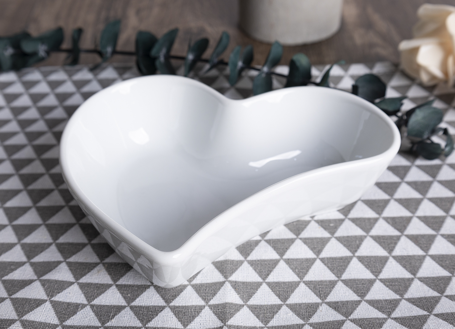 CHANGSHA HAPPY GO  Elegant White Porcelain Serving Platter Set with Modular Petal, Heart and Square Design for Refined Entertaining  |happygodinnerware.com