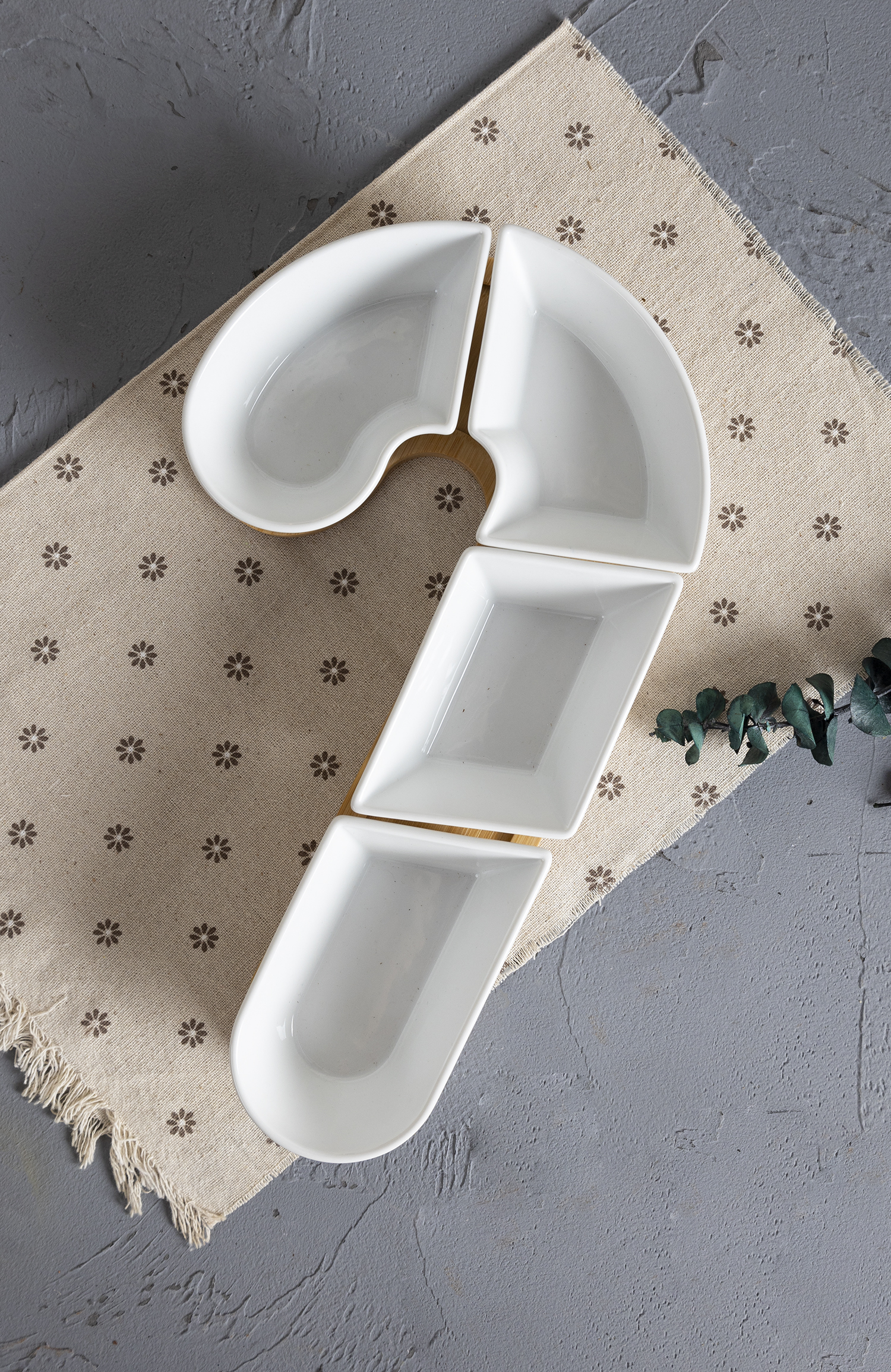 CHANGSHA HAPPY GO  Creative White Porcelain Snack Tray Set with Geometric Compartments and Bamboo Base for Elegant Entertaining |happygodinnerware.com