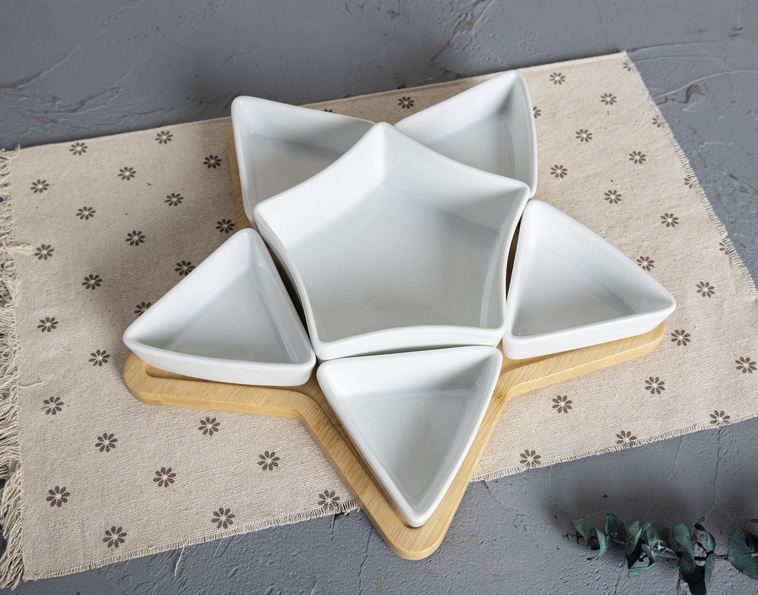 CHANGSHA HAPPY GO  Creative White Porcelain Snack Tray Set with Geometric Compartments and Bamboo Base for Elegant Entertaining |happygodinnerware.com