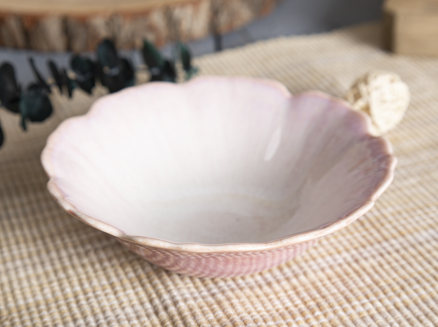 CHANGSHA HAPPY GO  Elegant Reactive Glaze Dinnerware Set in Pink Gradient with Embossed Petal Edges and Gloss Finish |Dopamine Series Ceramics  |happygodinnerware.com