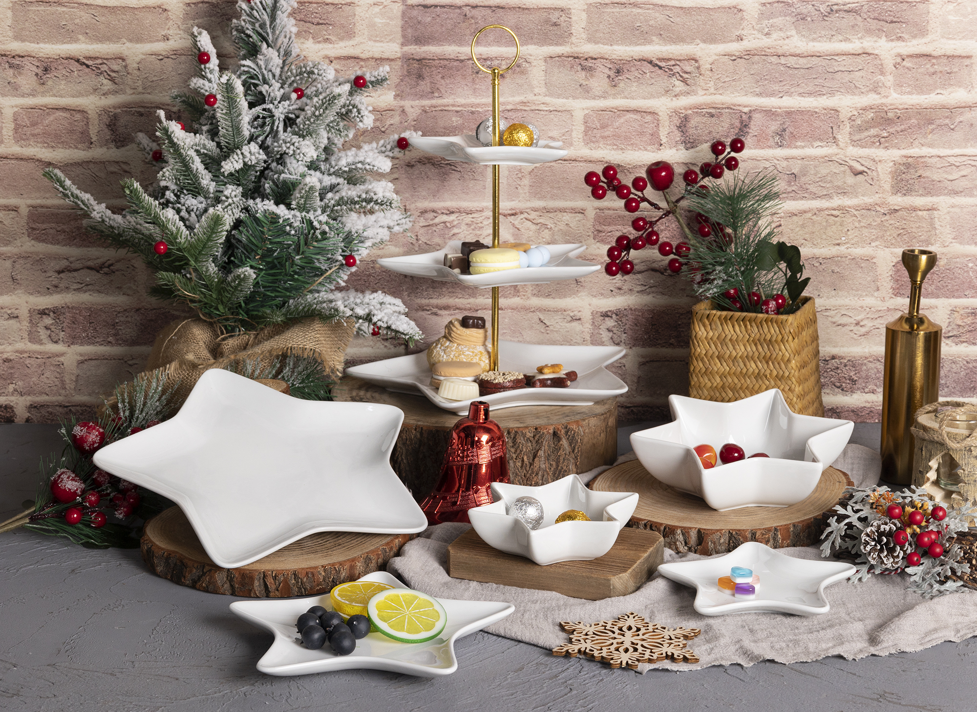 CHANGSHA HAPPY GO Festive Star-Shaped White Dessert Set with Sculpted Rim and Christmas Display Charm  |happygodinnerware.com
