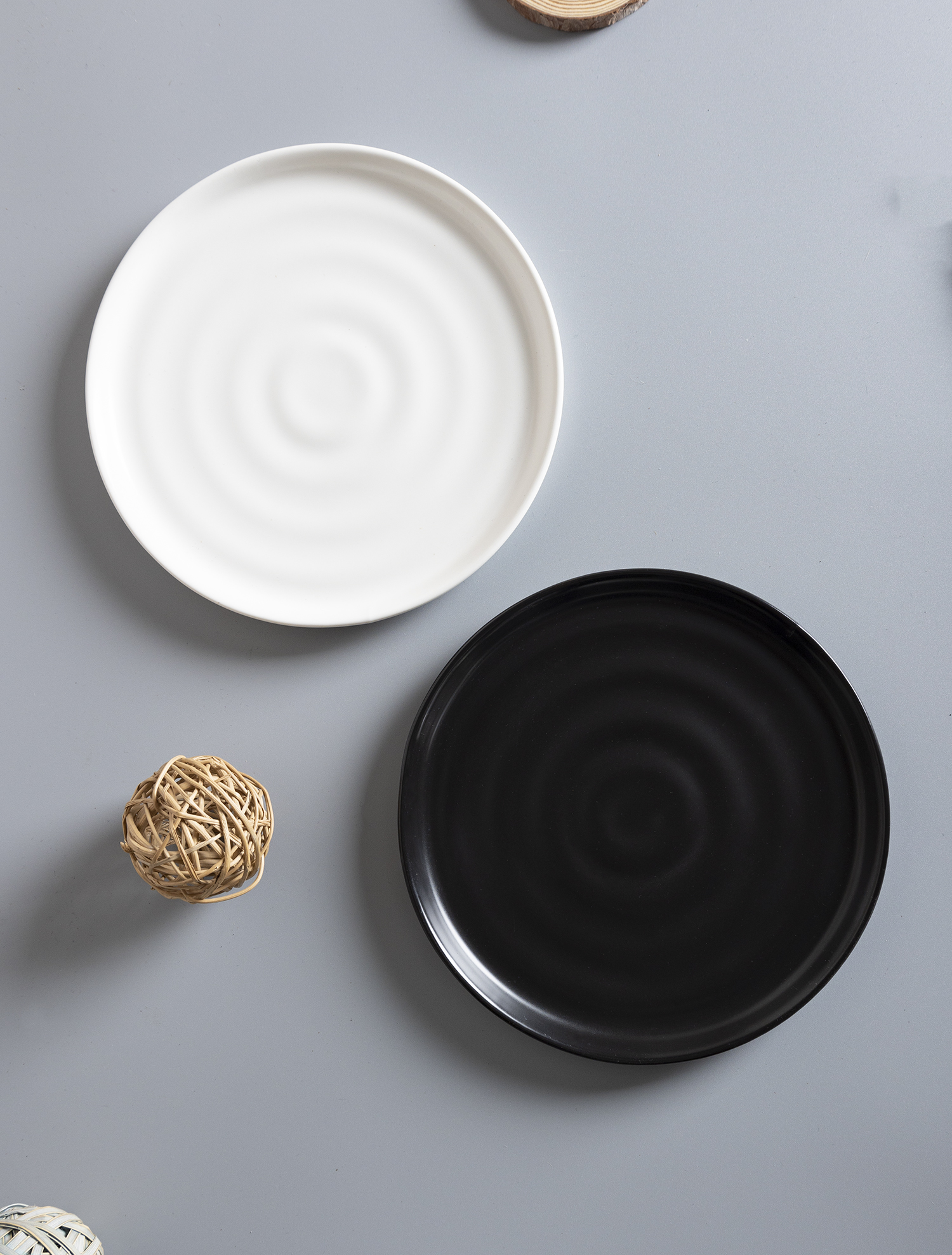 CHANGSHA HAPPY GO  Modern Contrast Bone China Coffee Set in Matte Black and White with Embossed Ripple Texture  |happygodinnerware.com