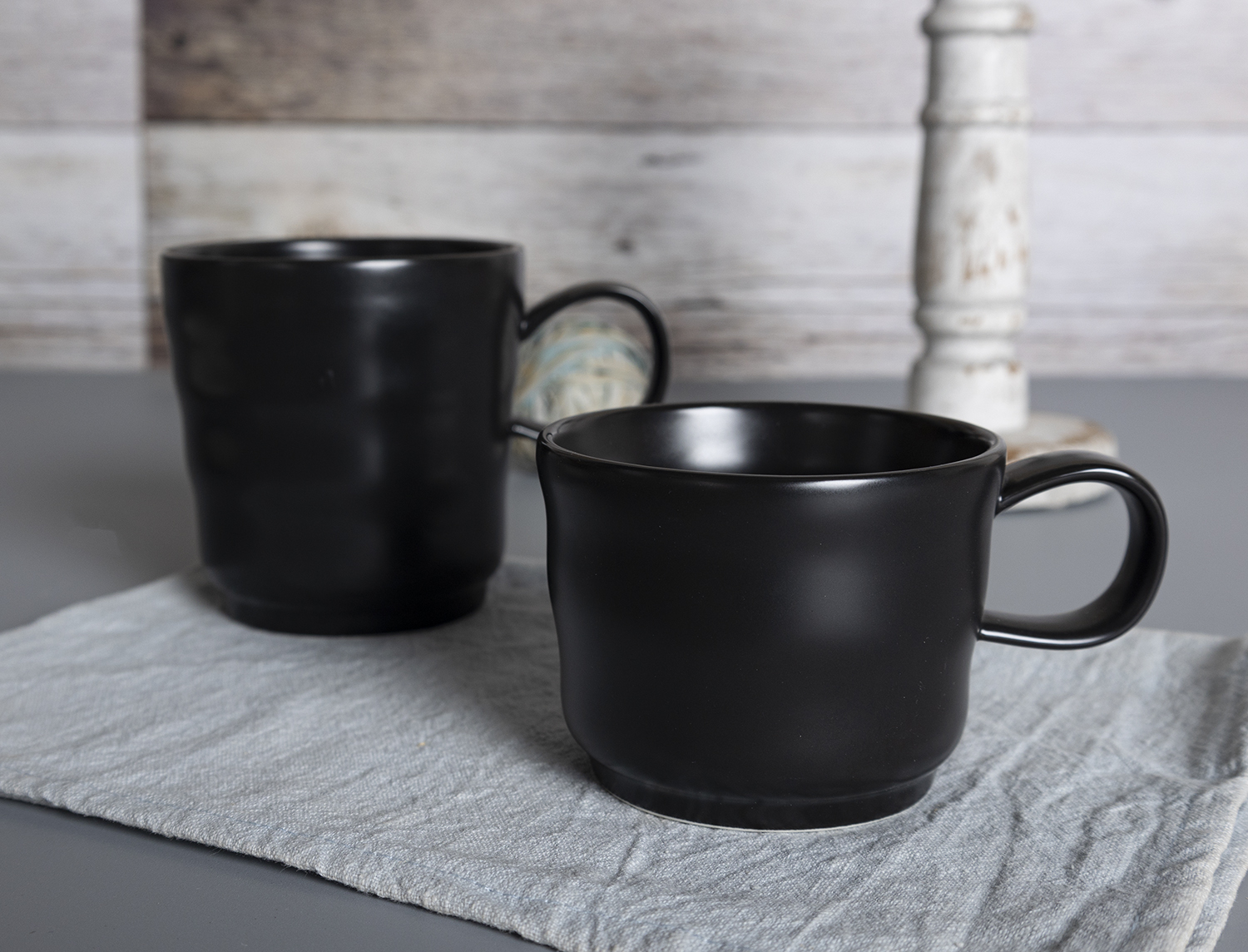 CHANGSHA HAPPY GO  Modern Contrast Bone China Coffee Set in Matte Black and White with Embossed Ripple Texture  |happygodinnerware.com