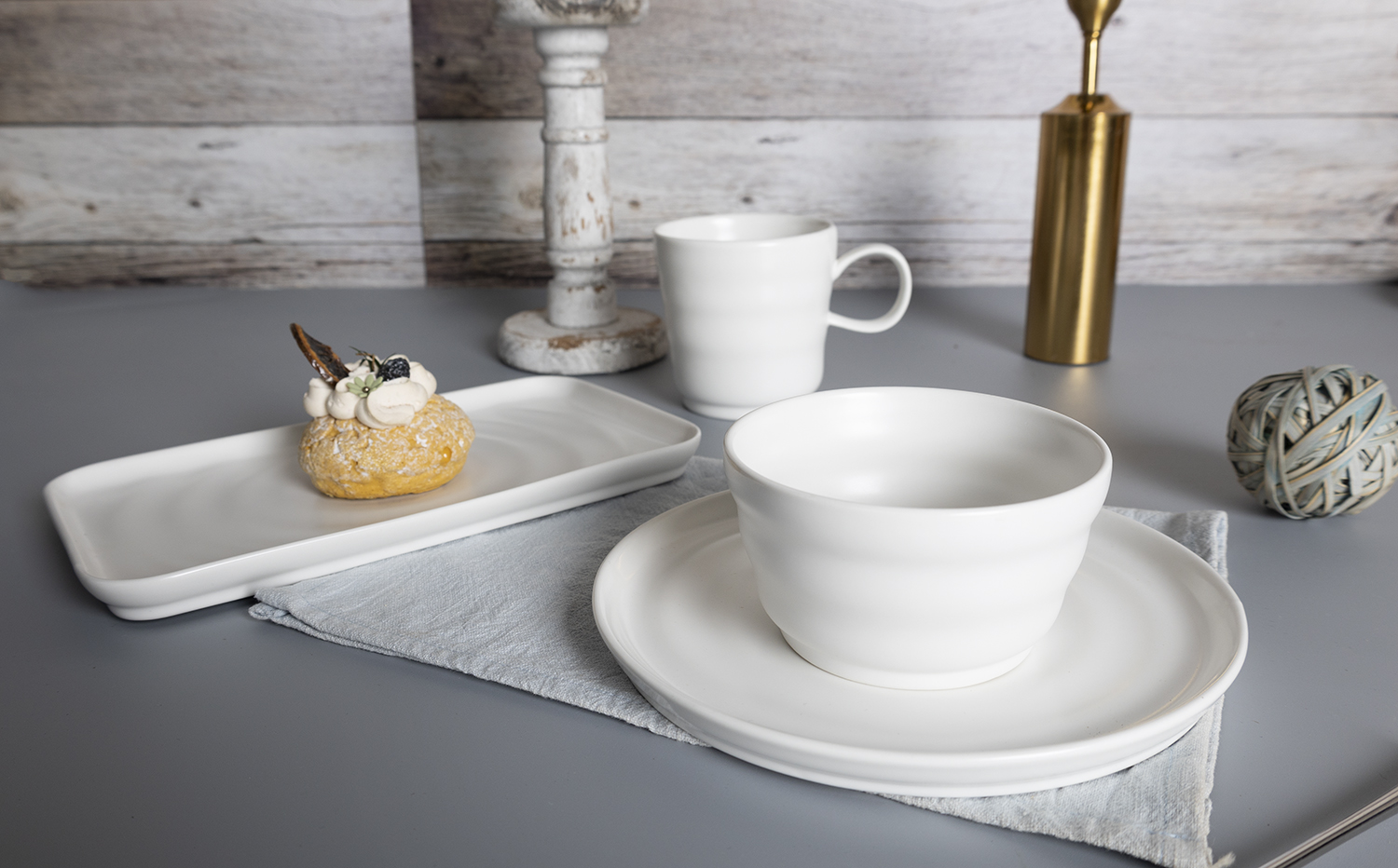 CHANGSHA HAPPY GO  Modern Contrast Bone China Coffee Set in Matte Black and White with Embossed Ripple Texture  |happygodinnerware.com