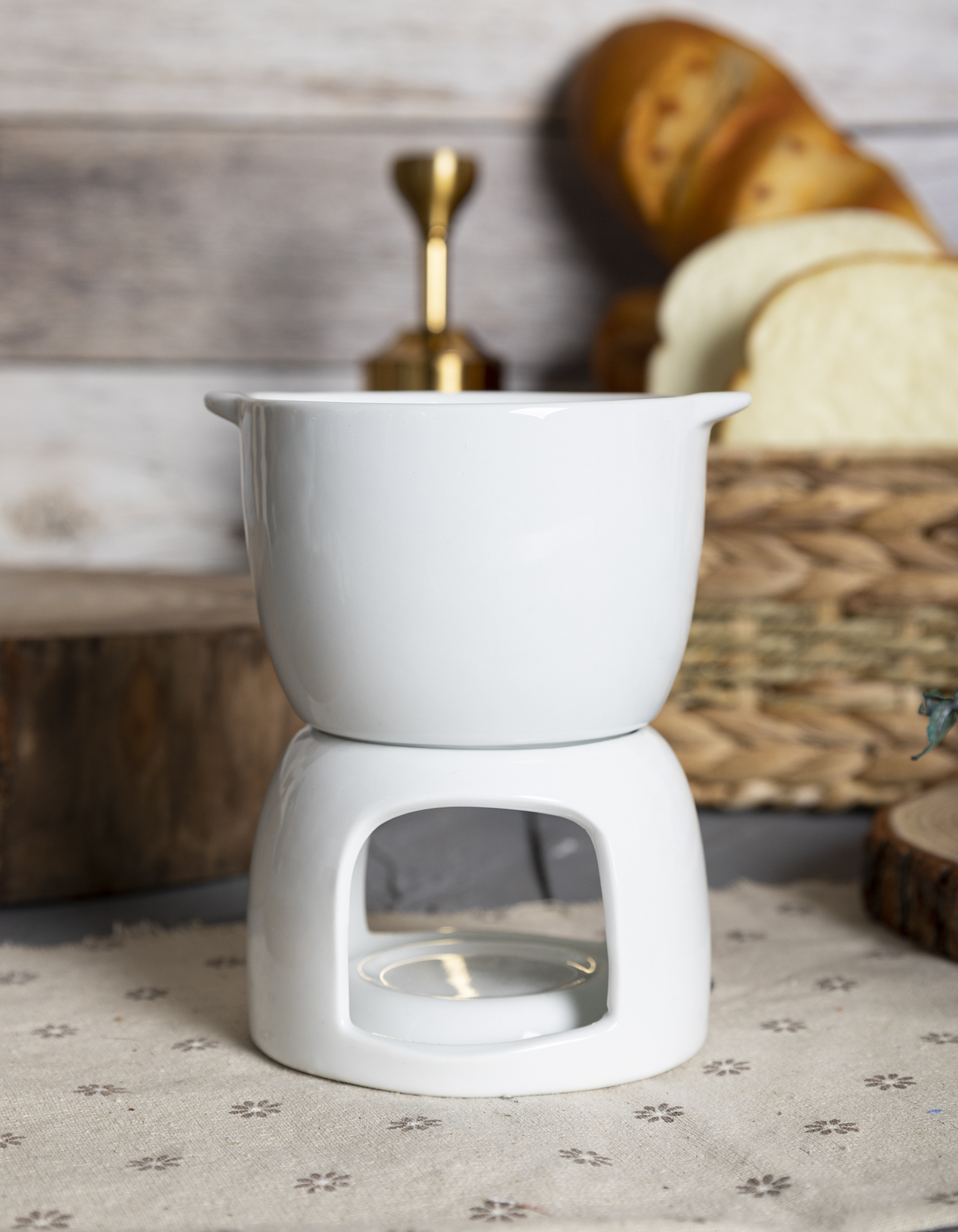 CHANGSHA HAPPY GO  Versatile White Porcelain Fondue Pot Collection in Refined Silhouette for Cozy Dessert Sharing  |happygodinnerware.com