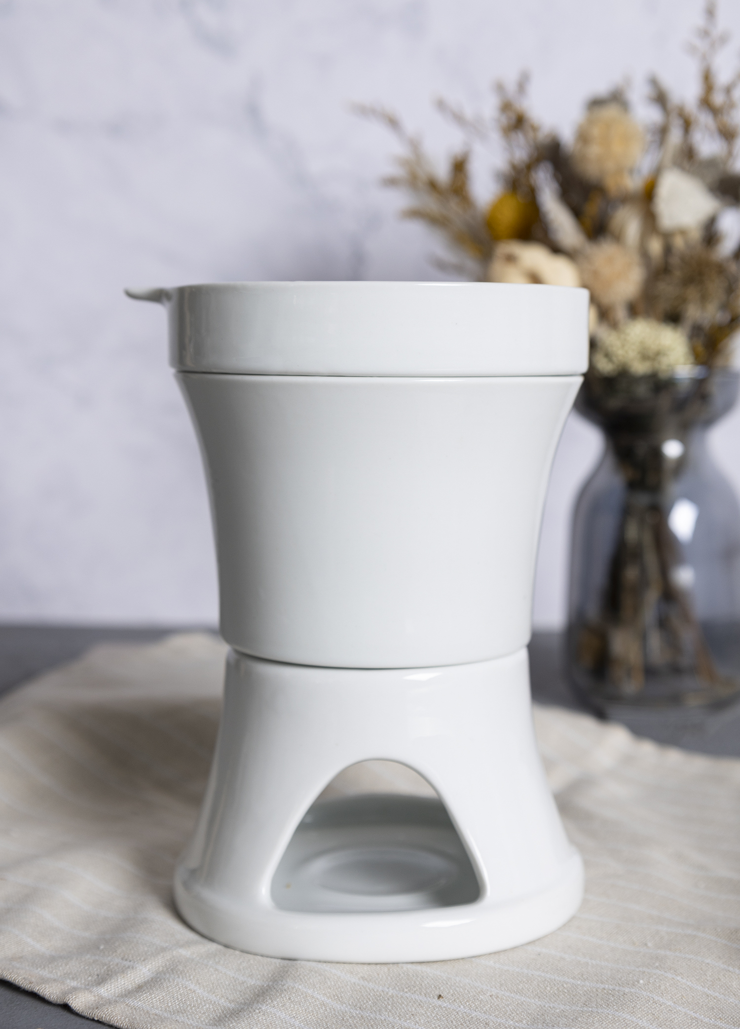 CHANGSHA HAPPY GO Elegant White Porcelain Chocolate Fondue Set with Minimalist Design for Sweet Entertaining Moments  |happygodinnerware.com