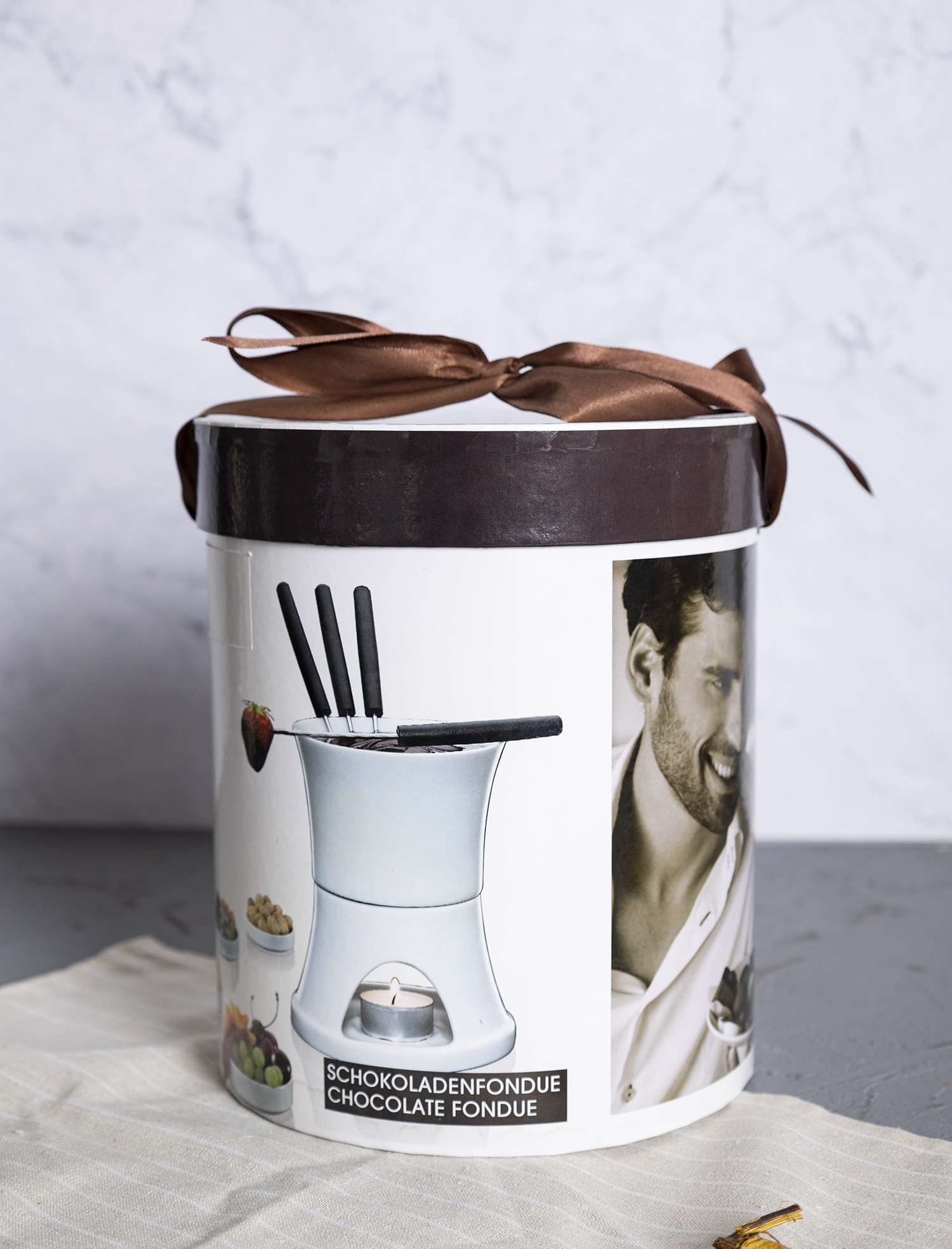 CHANGSHA HAPPY GO Elegant White Porcelain Chocolate Fondue Set with Minimalist Design for Sweet Entertaining Moments  |happygodinnerware.com