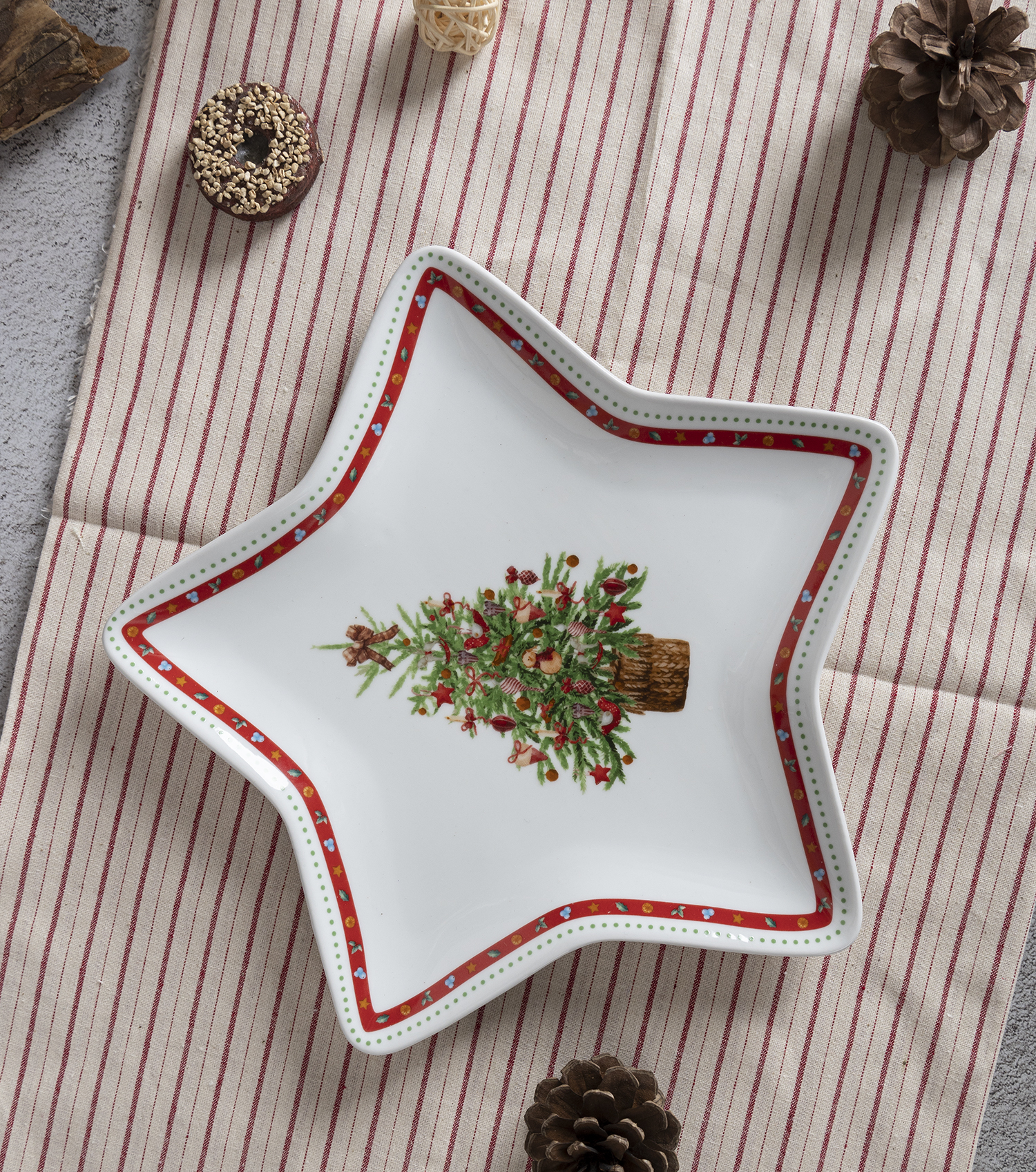 CHANGSHA HAPPY GO  Festive Christmas-Themed New Bone China Dinnerware Set with Holiday Motif and Decorative Decal Details  |happygodinnerware.com