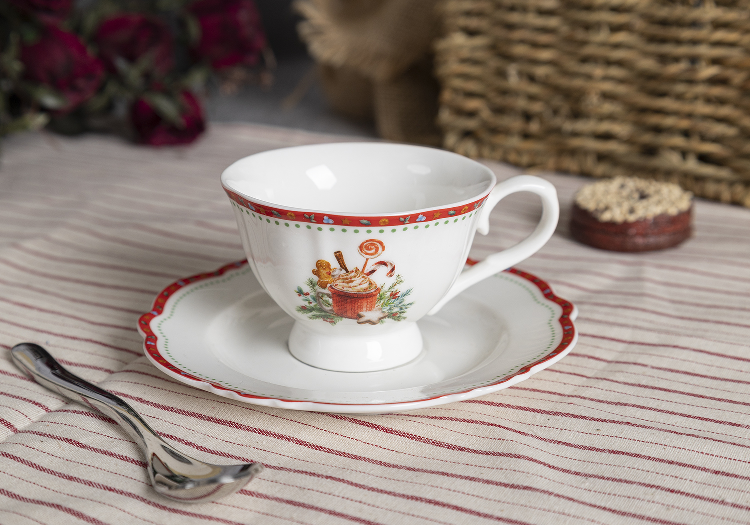 CHANGSHA HAPPY GO  Festive Christmas-Themed New Bone China Dinnerware Set with Holiday Motif and Decorative Decal Details  |happygodinnerware.com
