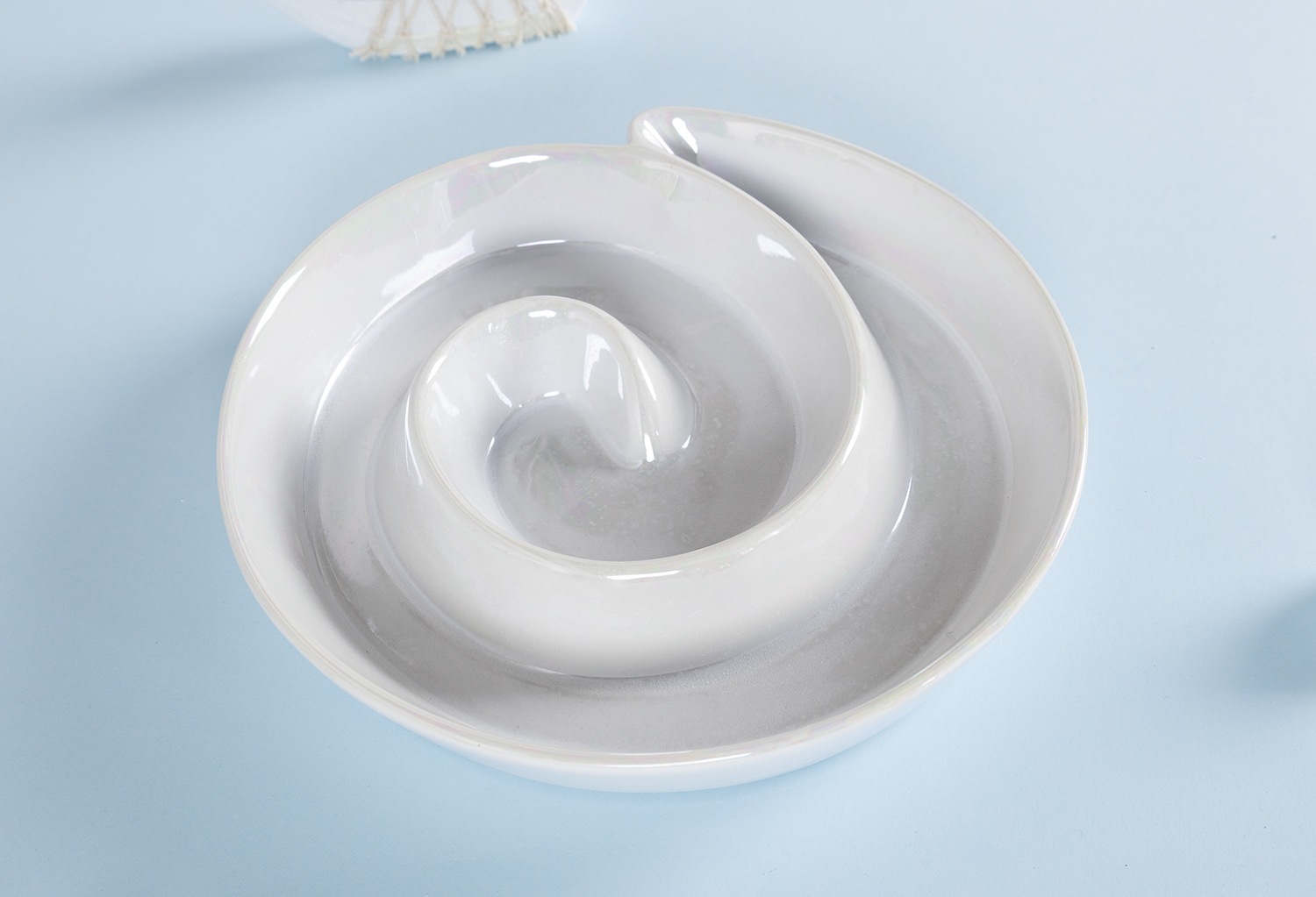 CHANGSHA HAPPY GO  Coastal-Inspired Embossed New Bone China Dinnerware Set in Iridescent Glaze with Seashell and Marine Shapes |Dopamine Series Ceramics  |happygodinnerware.com