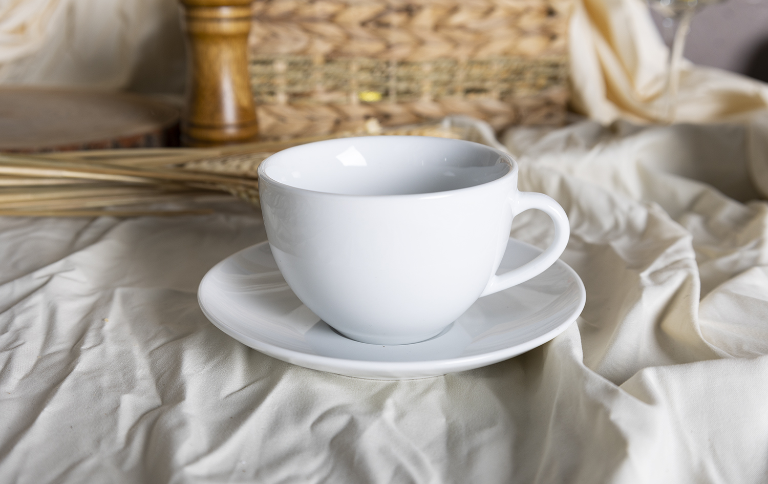 CHANGSHA HAPPY GO  Classic Pure White Porcelain Dinner Set with Smooth Glossy Finish for Timeless Elegance  |happygodinnerware.com