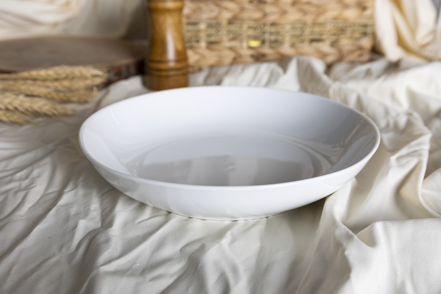 CHANGSHA HAPPY GO  Classic Pure White Porcelain Dinner Set with Smooth Glossy Finish for Timeless Elegance  |happygodinnerware.com