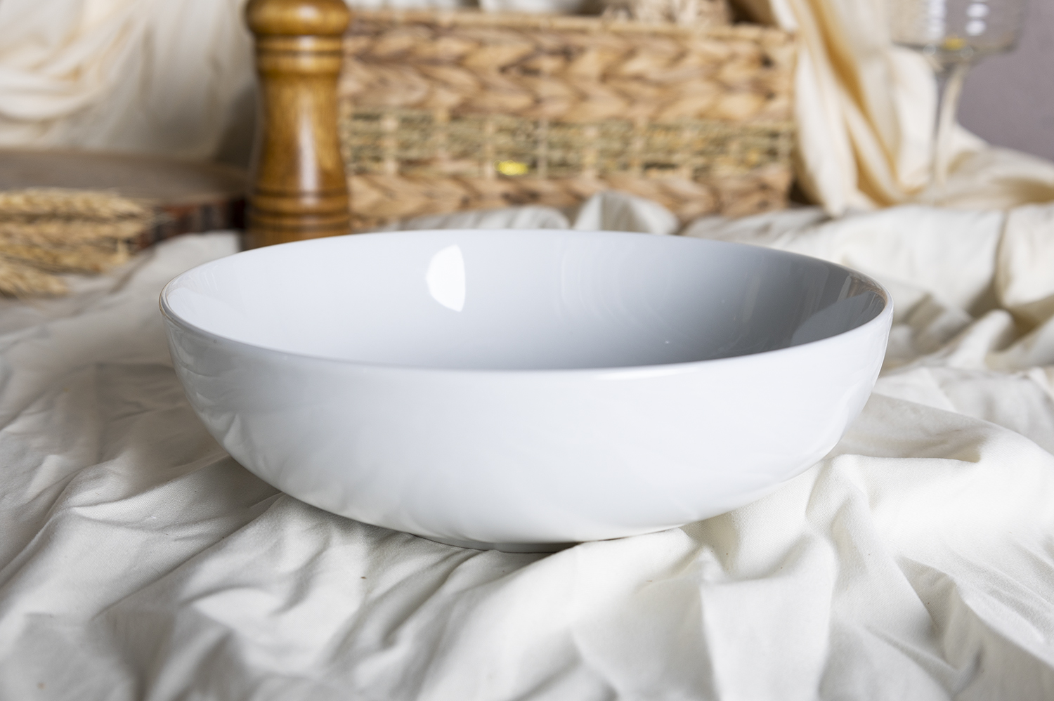 CHANGSHA HAPPY GO  Classic Pure White Porcelain Dinner Set with Smooth Glossy Finish for Timeless Elegance  |happygodinnerware.com
