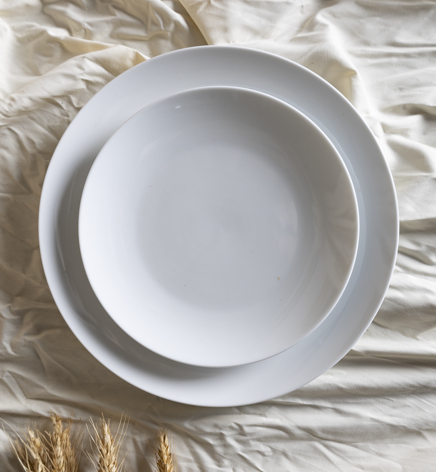 CHANGSHA HAPPY GO  Classic Pure White Porcelain Dinner Set with Smooth Glossy Finish for Timeless Elegance  |happygodinnerware.com