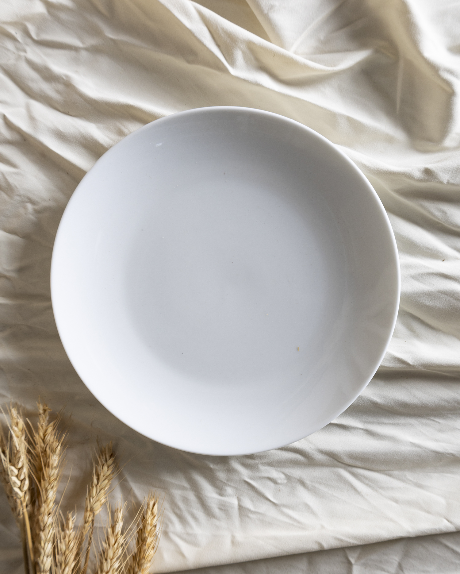 CHANGSHA HAPPY GO  Classic Pure White Porcelain Dinner Set with Smooth Glossy Finish for Timeless Elegance  |happygodinnerware.com