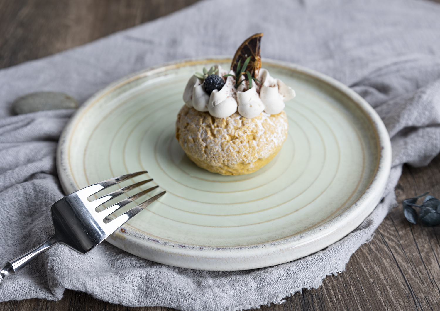 CHANGSHA HAPPY GO  Modern Reactive Glaze Stoneware Dinner Set in Soft Mint Green with Faded Rim Accents  |happygodinnerware.com