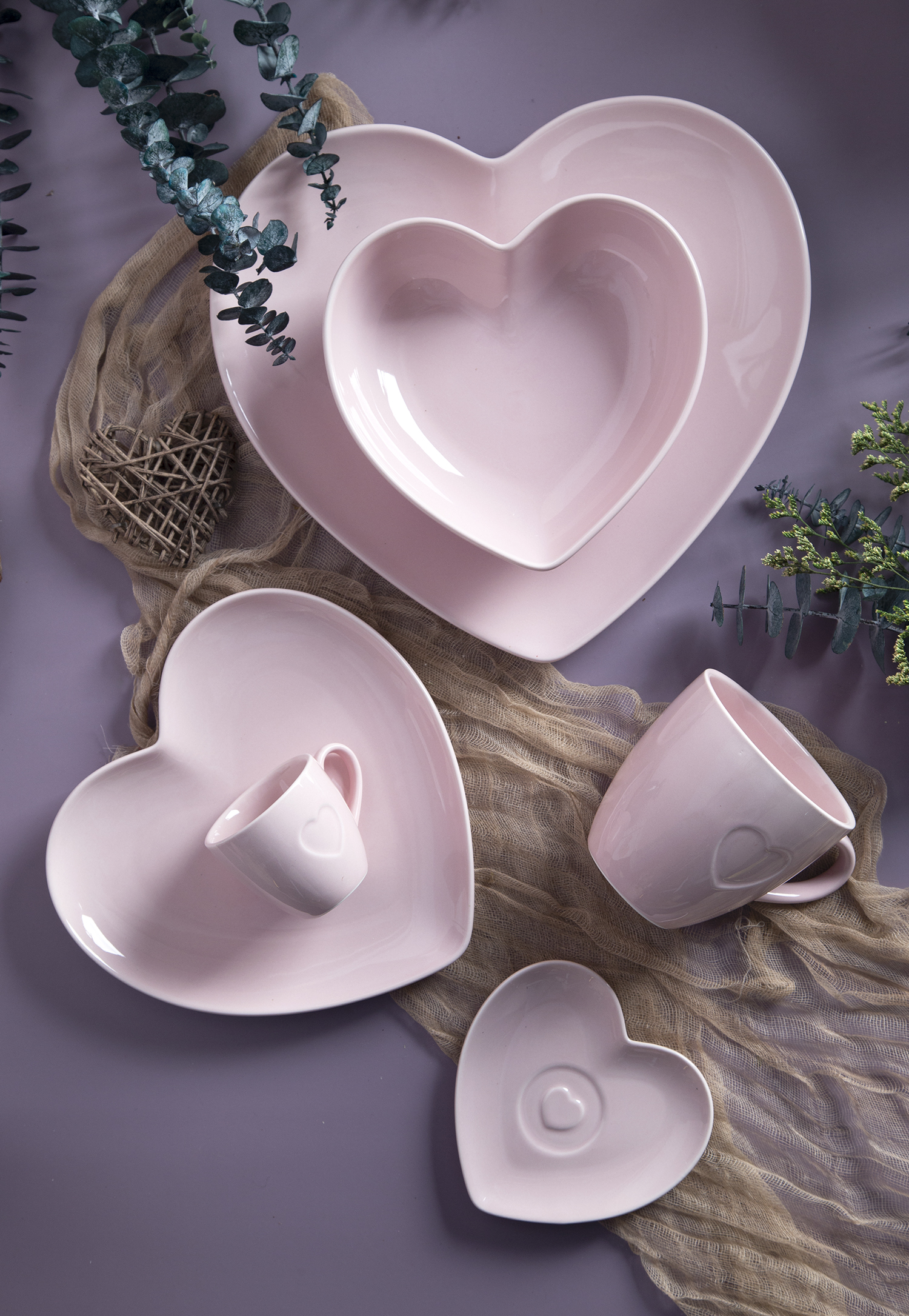 CHANGSHA HAPPY GO Heart-Shaped Bone China Dinnerware Set | happygodinnerware.com