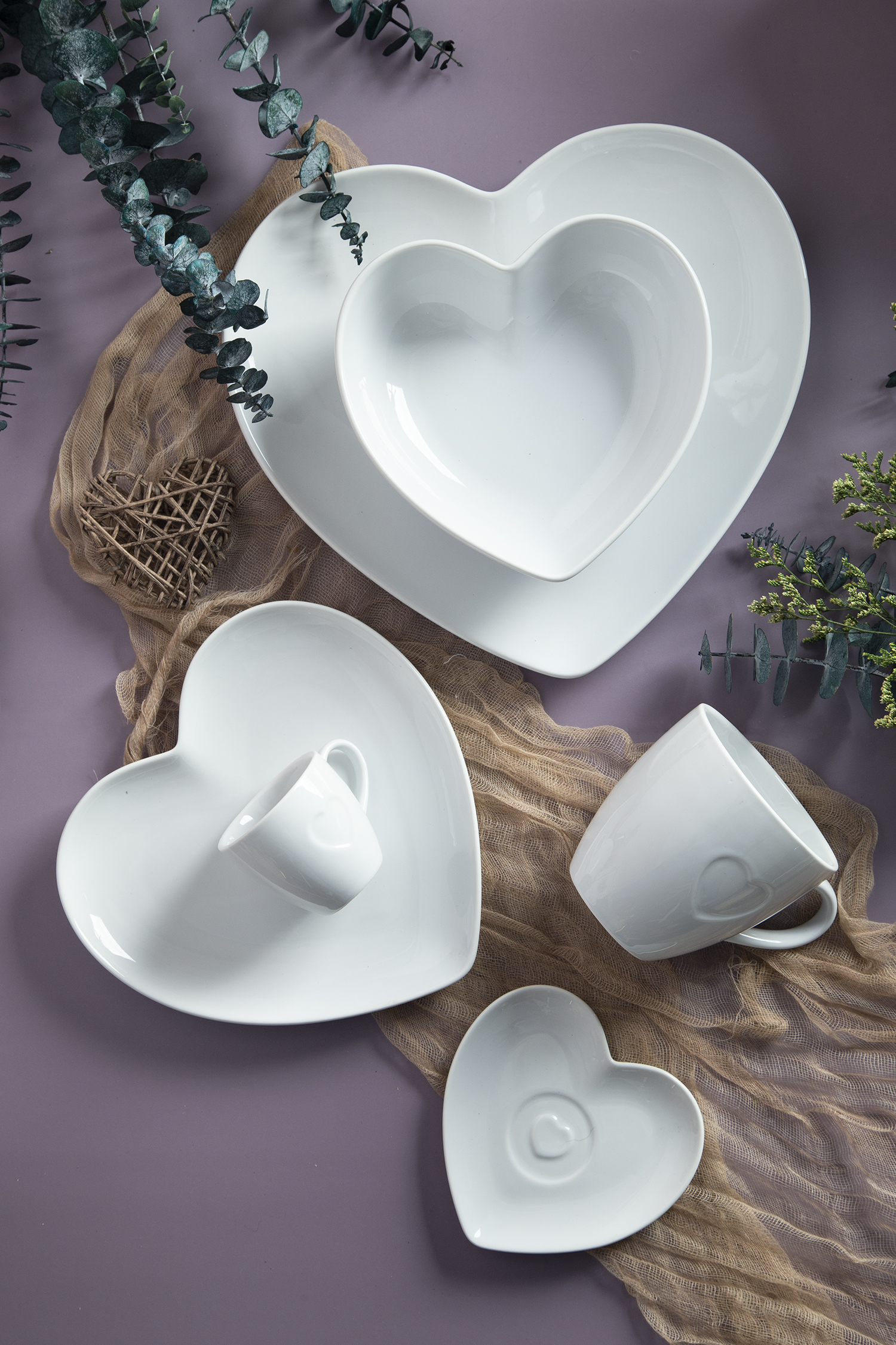 CHANGSHA HAPPY GO Heart-Shaped Bone China Dinnerware Set | happygodinnerware.com