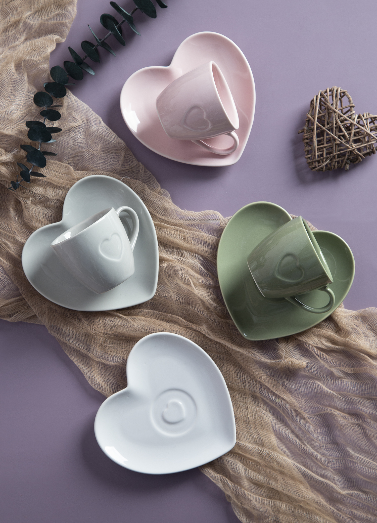 CHANGSHA HAPPY GO Heart-Shaped Bone China Dinnerware Set | happygodinnerware.com